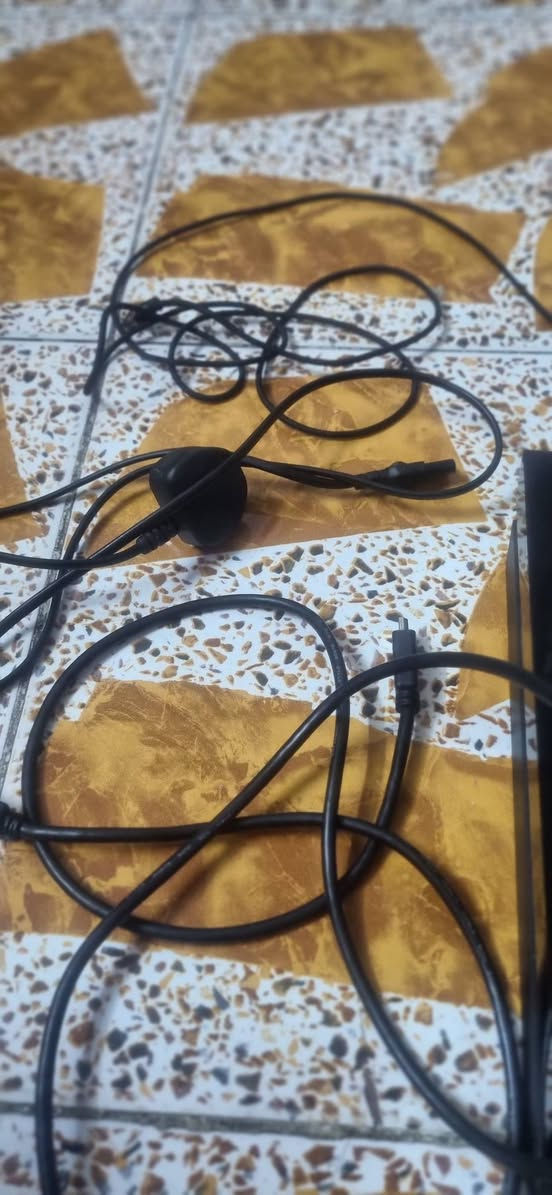 السلام عليكم 
بلي 4 فات مهكر نظام 9
مع جوستكين نظيفات وكيبل شحن جوستكات طويل 
ذاكرة 500
السعر 230 قفل 
مكان بغداد البياع تقاطع درويش 
للتواصل واتساب فقط فقط ***********
