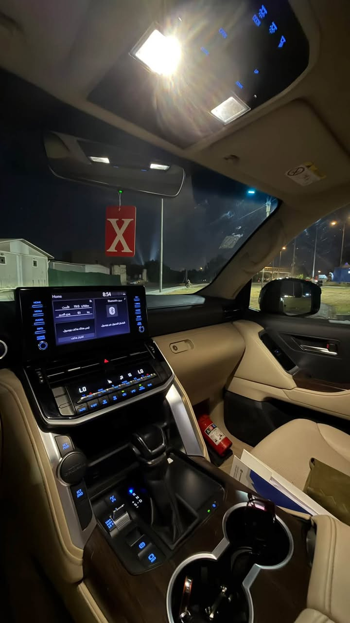 السلام عليكم 
لاندكروزر2022 GX.R بريم
ماشيه 65الف كيلومتر 
كلين مغلفة ppf عدا داير الجاملغ الخلفي الايسر بارد 
السونار بالصور 
رقم بغداد بأسمي تحويل ثاني يوم
مكان السياره بغداد حي القادسية
***********
