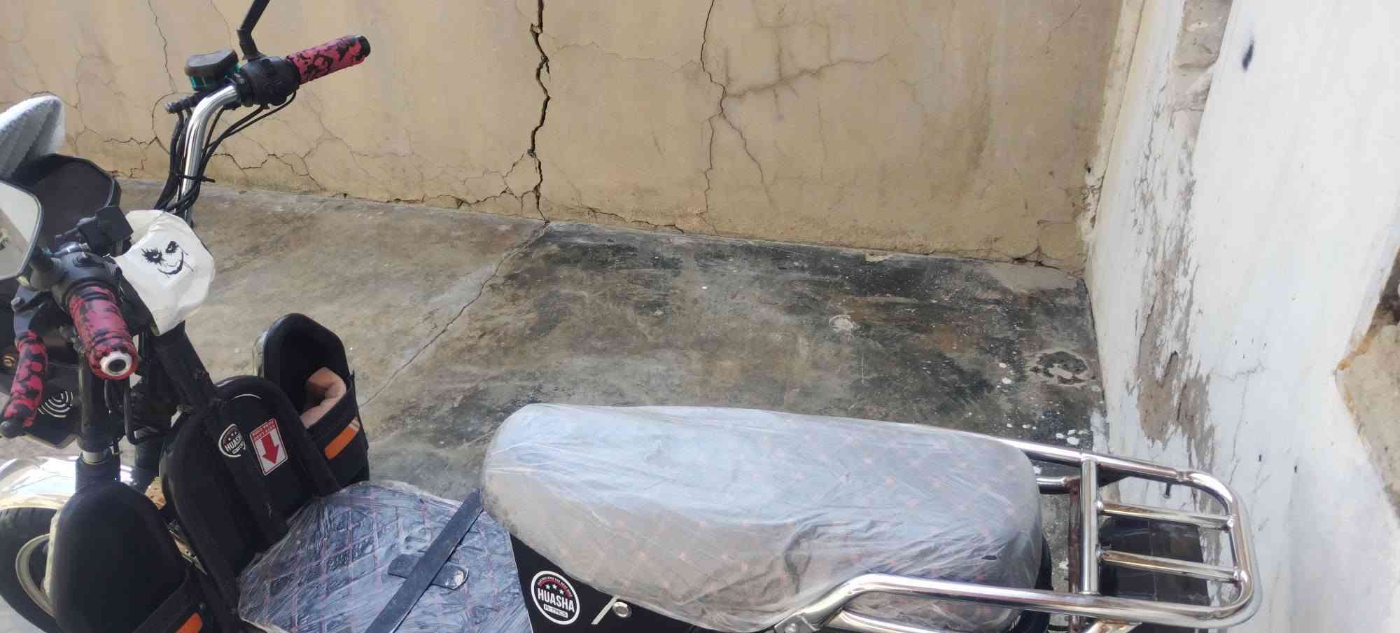 بسم الله الرحمن الرحيم موتور هيوشه موديل 24 الموتور كلش حلو نظيف البطاريات على الفحص  نظافه الموتور 80% السعر ب00 4 وبي مجال الاستفسار على هذا الرقم ***********

