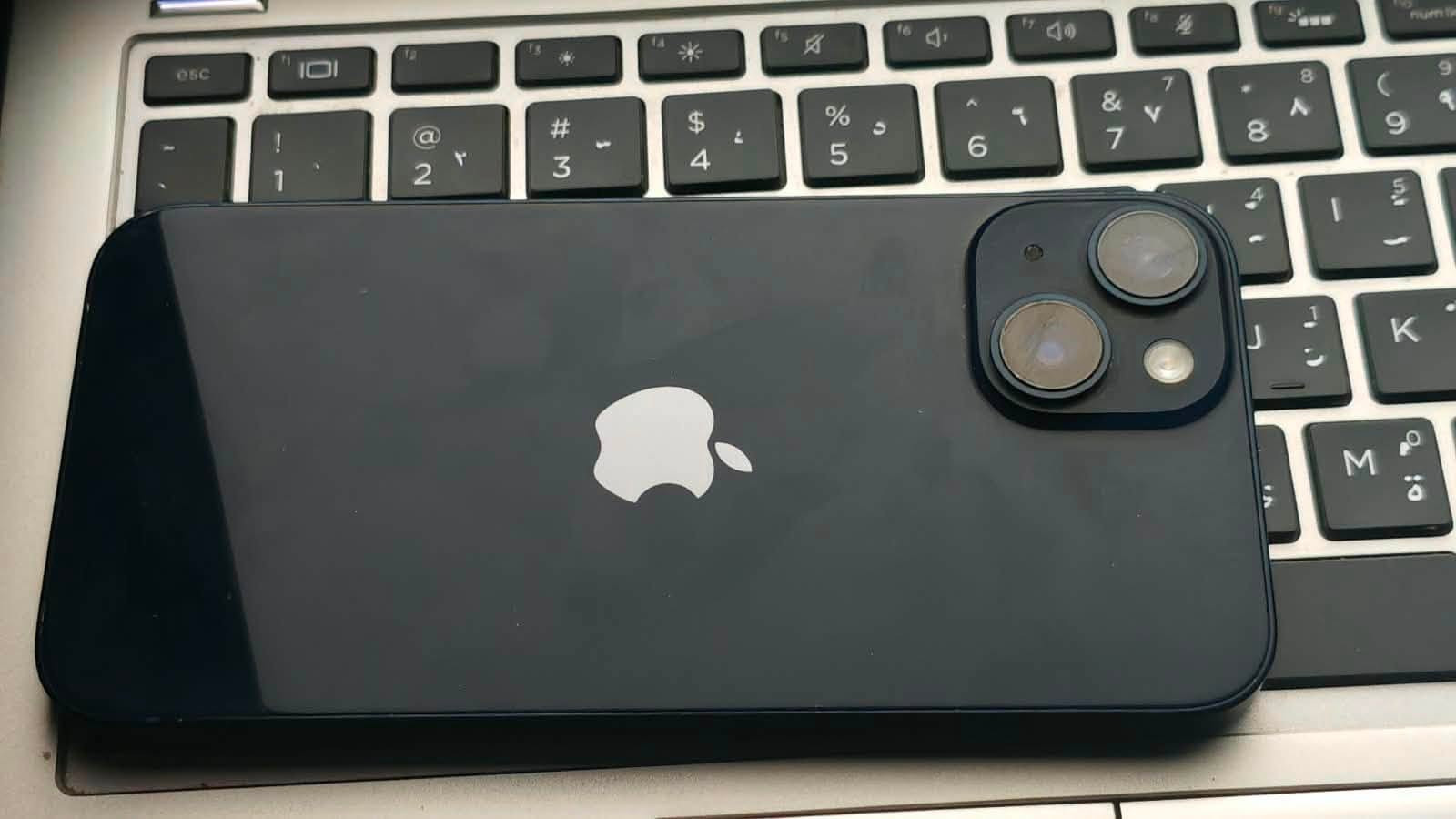 السلام عليكم ..
IPHONE 14 
ايفون ١٤ عادي جهاز بلادي كلشي مامبدل ولامصلح ولا مفتوح 
مثل مموضح گبالك بالصور ونظيف بي نقطه بالشاشه لا مأقره على اللمس ولاشي واحچيلك اني مجربه مخلي نمط داكن والله نسيتها موجوده وهاي مسوي زووم يلا مبينه هيج بالكامره
ذاكرة :128 
اللون : Midnight Edition 
بطارية: 78 %
شريحة فعلية 
السعر 510 وبي مجال 
***********

نص مكتوب في الصور:
- حول
- < iPhone
- الاسم
- < 26.6.1
- MPUF3ZD/A
- L73K0JC73Y
- إصدار iOS
- اسم الطراز
- رقم الطراز
- الرقم التسلسلي
- انتهت صلاحية التغطية
- سجل تاريخ القطع والخدمة
- الأغاني
- الفيديوهات
- الصور
- التطبيقات
- ٣
- ٣٣٢
- ١
- .
- ٩:٥٠
- ٦٦
- حالة البطارية والشحن
- رسالة مهمة حول البطارية
- حالة بطاريتك متدنية جدًا، يمكن أن يبدل أحد مزودي خدمة Apple المعتمدهن البطارية لاستعادة الأداء والطاقة القصويين،
- العثور على خيارات الخدمة...
- الحد الأقصى للقدرة
- ٧٨٪
- هذا قياس لقدرة البطارية مقارنة بقدرتها عندما كانت جديدة. قد تتسبب القدرة المنخفضة بتقليل ساعات الاستخدام بين عملية الشحن والأخرى.
- أقصى قدرة للأداء
- ستساعد الأنظمة المضمنة في النظام والمكونات في تخفيف آثار الأداء التي قد تلاحظها أثناء التقدم الكيميائي في عمر بطارية iPhone.
- شحن البطارية المحسن
- للحد من استنزاف عمر البطارية، يتعلم الـ iPhone من عادات الشحن اليومية، بحيث ينتظر ولا يتجاوز ٨٠٪ حتى يحين موعد حاجتك إلى استخدامه.