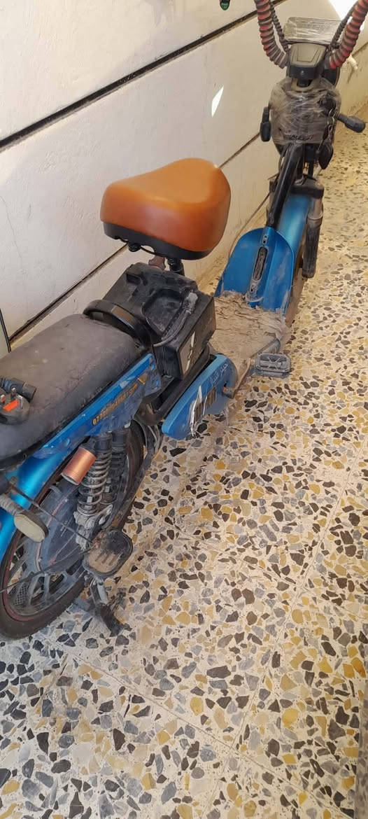 موطور حجم ٢٤ نقص بطاريات  سعر ٢٠٠   ليريدة يتصل ع رقم ***********
