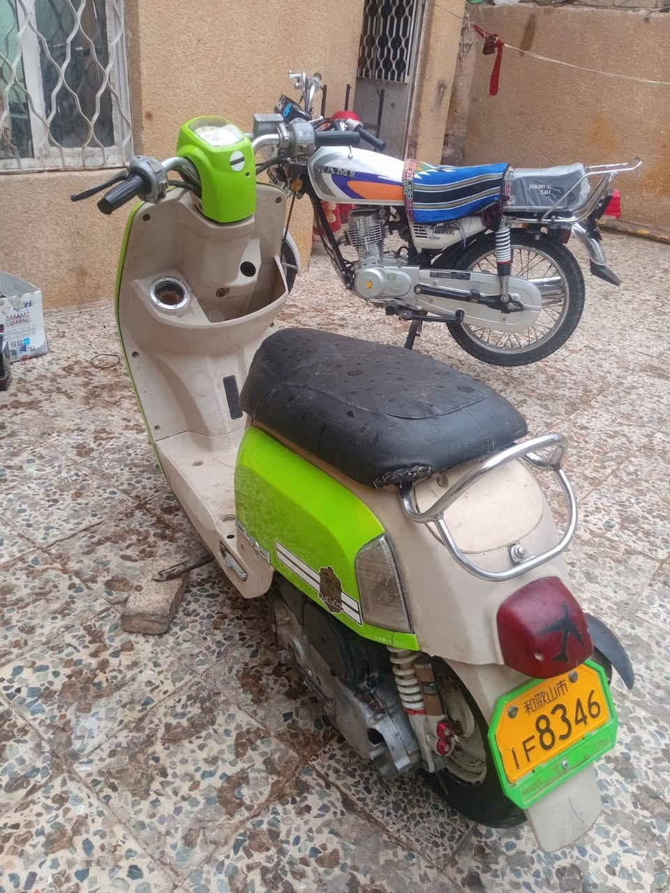 بوليس • نقصها باتري • ٤ كير