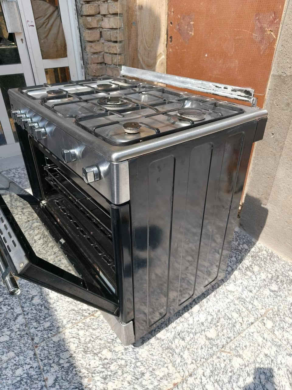 طباخ للبيع   شرط الشغل ع الفحص مكانه بصره متوفر توصيل سعره 200 للاستفسار ع الرقم ***********
