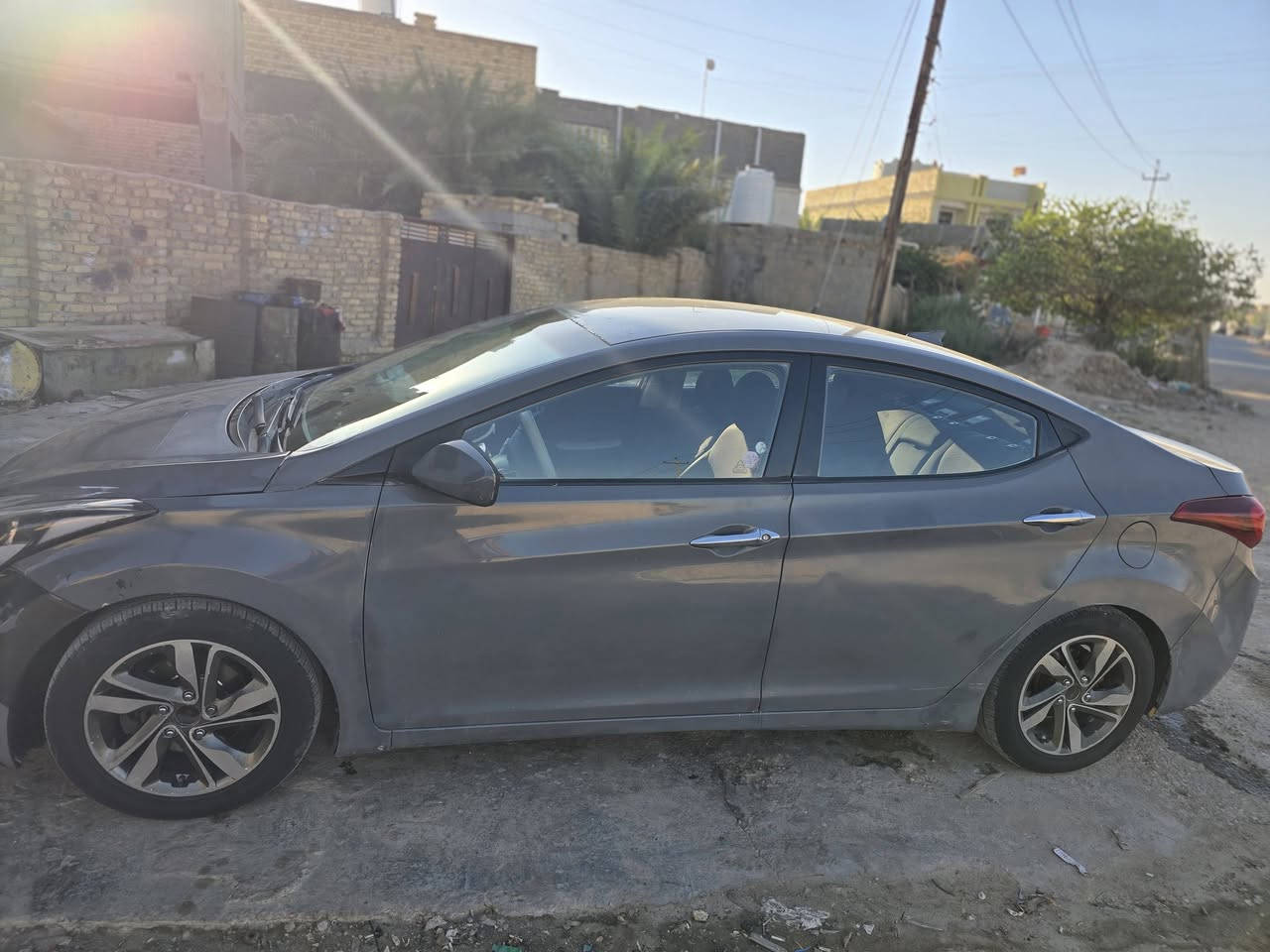 تحية لجميع ..سيارة للبيع..🚘🚘
- سيارة هونداي النترا 2016 لون رصاصي ..رقم ذي قار ..
..سنويه جديده 
..مكينه كصه جديده 1800 قبل أسبوعين شاده 
..تبريد خير من الله منظومه كامله 
.. لايت زنون +دواخل نظيفه 
..كفاله مكينه وكير وعيب شرعي 
-- مصبوغه عام قديم وحادثه ضربه بالبنيد خفيفه مبدل بنيده فقط بيه تصليح قليل موضح بالسونار مالته وماكو شيء مخفي ابد 
..السعر 94 $ مكان السياره الناصرية قضاء النصر 
صاحبه بالمركز شوكت ماتريد نداور 
..رقم الهاتف والواتساب ***********

