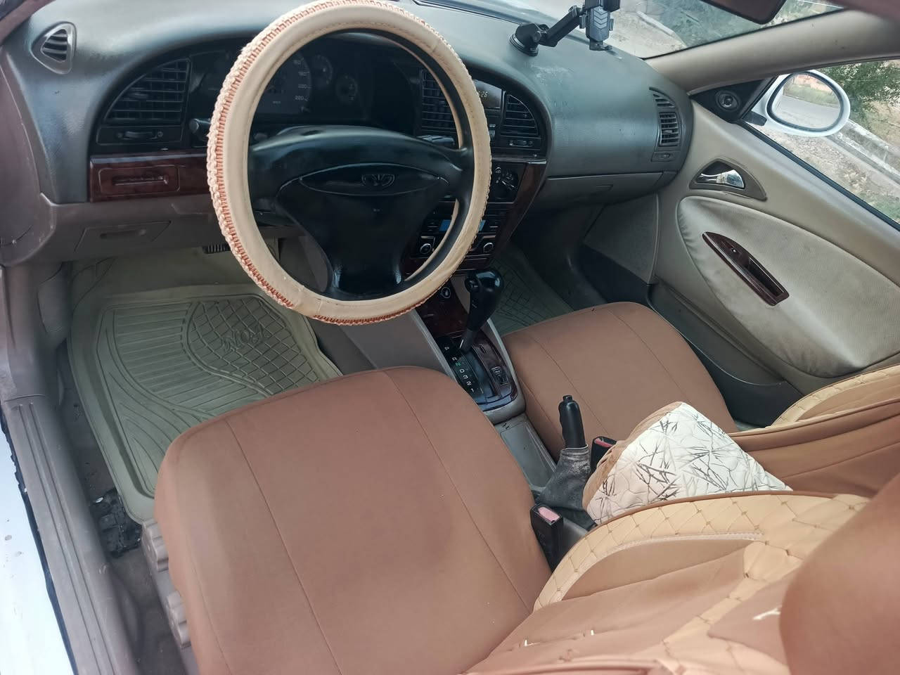 سيارة نوبرا موديل 2000 رقم انبار انكليزي تحويل ثاني يوم سنويه باسمي  سيارة نظيفة  كير  اوتوماتيك ومحرك جديد تبريد شغال كهربائيات كلها شغاله  مابيها اي نقص  
السعر  35  مجال بسيط 
المكان الفلوجة /النساف
***********
