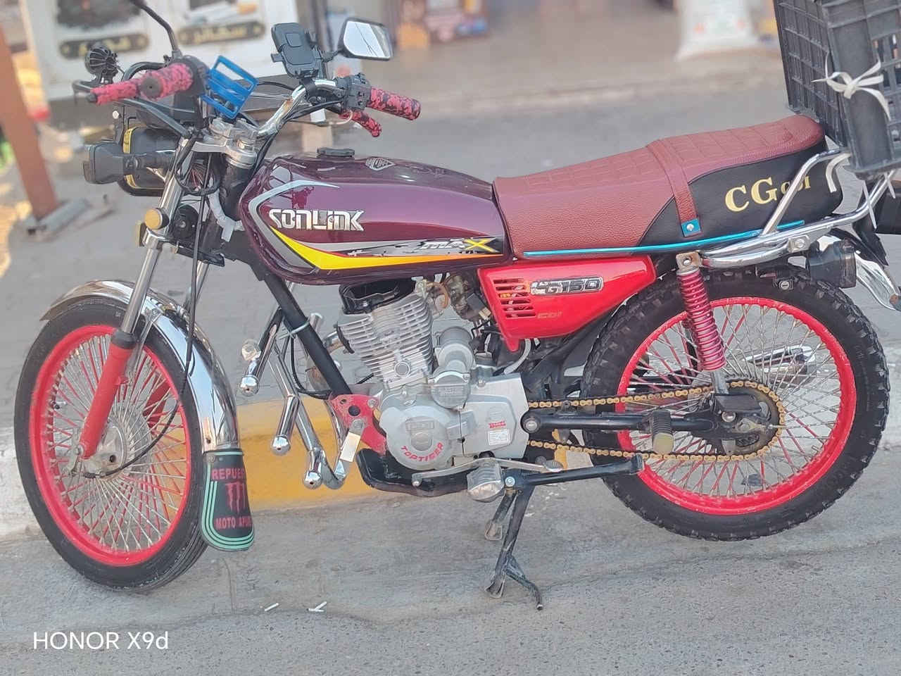 مكلف بنشر موديل20 فول نضافه معدل نشاط فول السعر 450  بي مجال شي قليل  *********** بيجي حي العصري

نص مكتوب في الصور:
- HONOR X9d