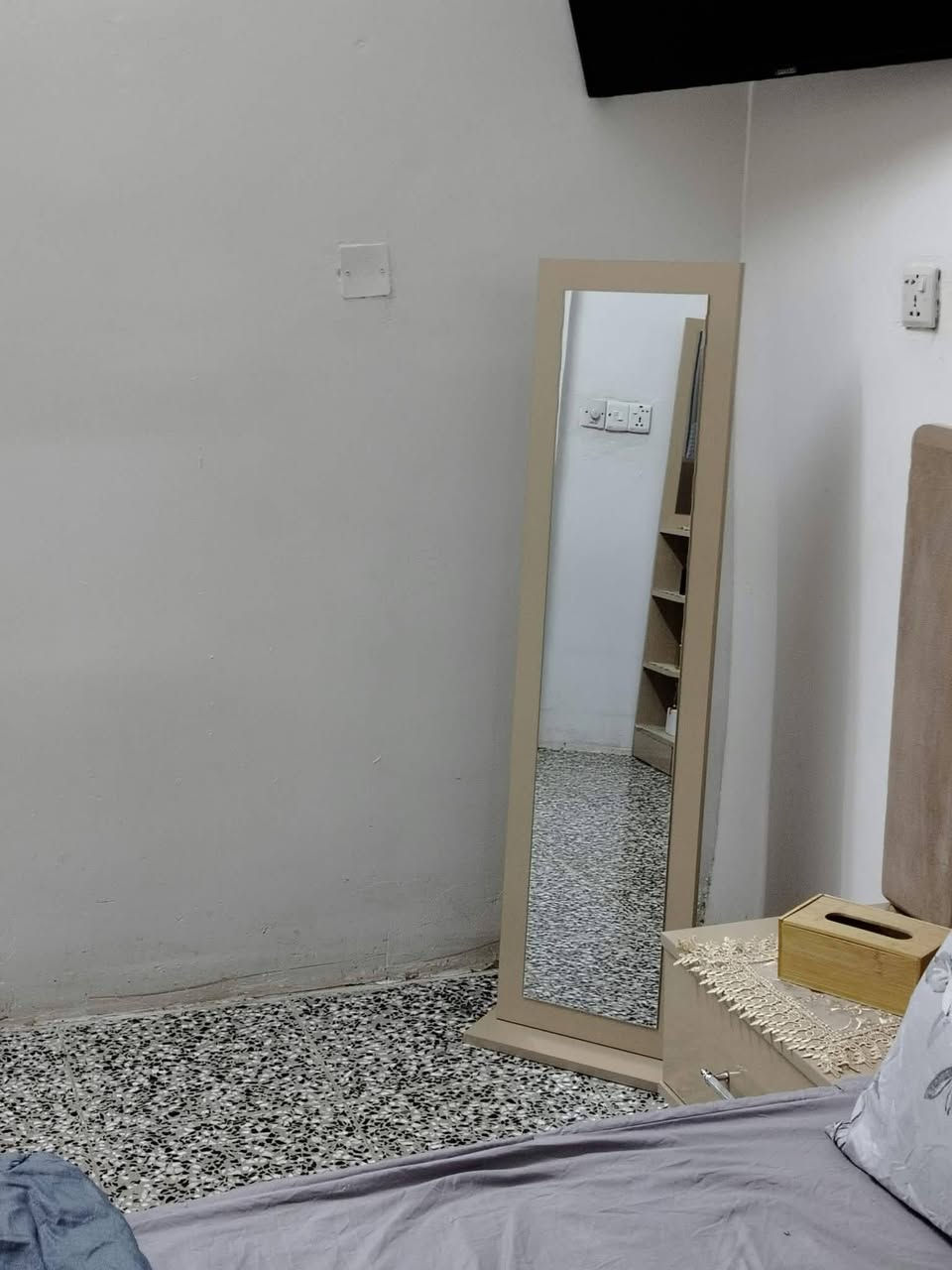 سلام عليكم غرفة نوم تركيه للبيع 10 قطع غرفه جديد كلش مابي ايضرر ستعمال قليل العنوان بغداد الثعالبه 
السعر 750 و بيهه مجال

