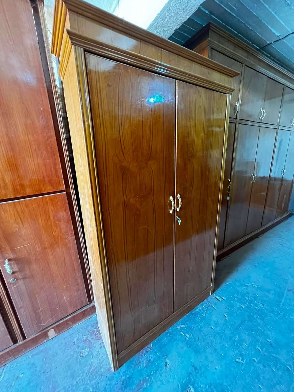 غرفه احطاطه داخل وخارج صاج السعر مليون وربع وبيها مجال  للاستفسار على الرقم ***********
