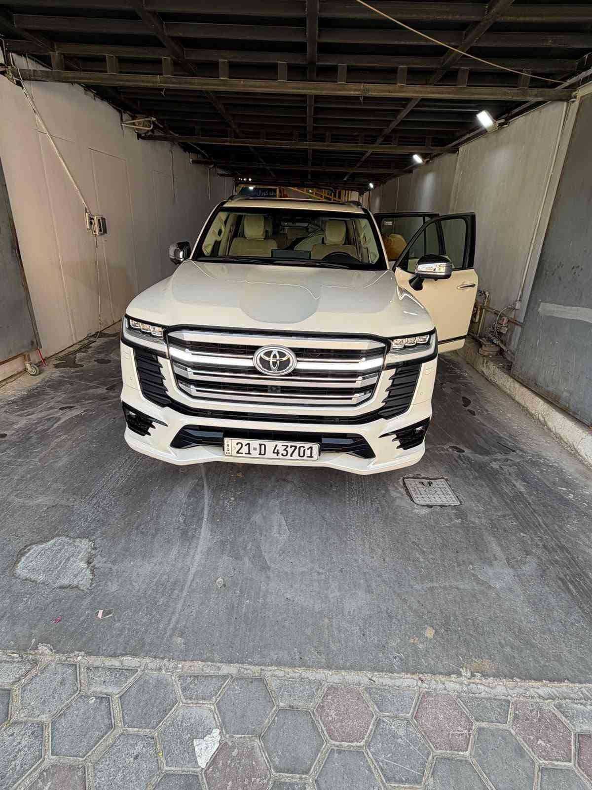 السلام عليكم
للبيع | تويوتا لاندكروزر VX Limited 2024 SAS
 لاندكروزر VX Limited – موديل 2024 – SAS

اهم المواصفات:
• 4 كاميرات
• حساسات امامية وخلفية
• كراسي امامية وخلفية تبريد وتدفئة
• كراسي كهربائية مخمل
• دفع رباعي 4×4
• محرك V6 سعة 4.0 لتر
• قير اوتوماتيك 6 سرعات
• مواصفات VX Limited

✅ السيارة نظيفة جدا وحالتها ممتازة
✅ مكفولة من الحادث والطخة
✅ جاهزة للفحص بأي مكان

💰 السعر: 7 شدات و8 اوراق — بيها مجال
📍 كربلاء
📞 ***********
الفحص مفتوح بأي مكان.
