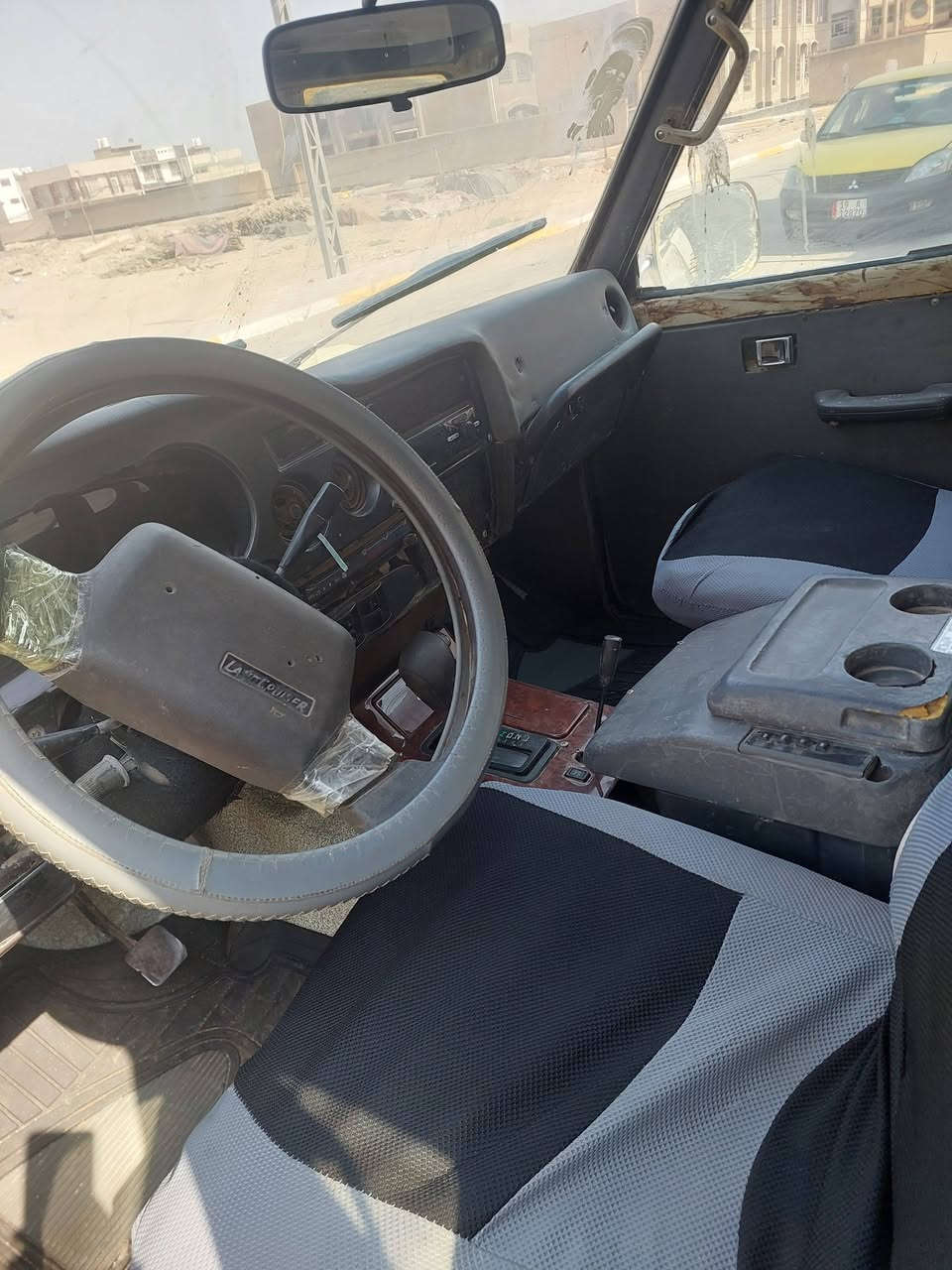 للبيع لاندكروز مديل ٨٨ محور مكينة وكير راس الثور السعر ٣٠ وبيه مجال المكان كربلاء الاتصال على الارقام *********** /***********
