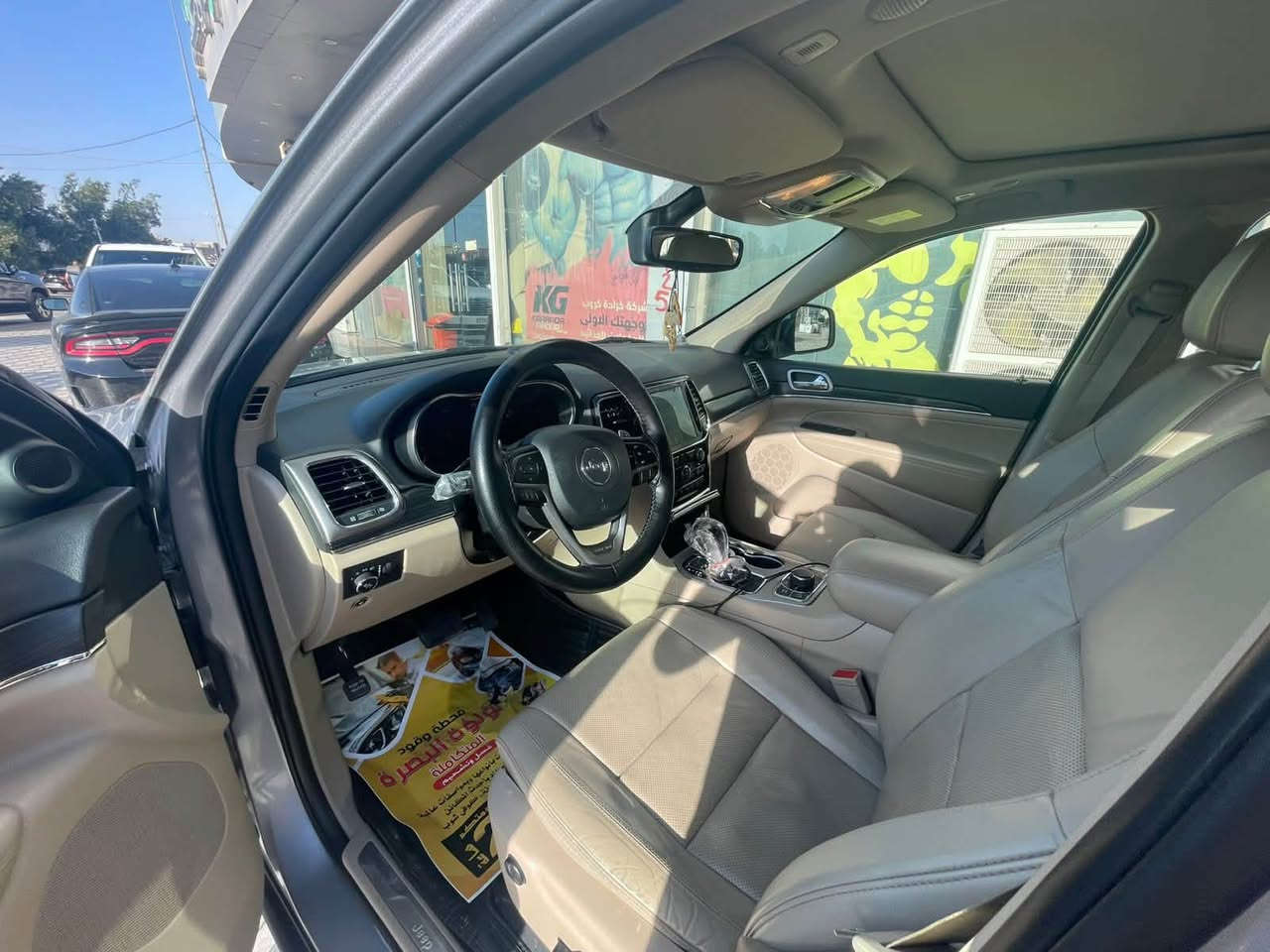 Jeep Grand Cherokee Limited 1/1 2019
الموديل : 2019
العداد : 60 الف ميل 
المحرك : المرغوب V6 / 3600 Cc 
الكير : أوتوماتيك 
الون :  سلفر 
الحالة او نوع الضرر : كلين تايتل كفاله عامه مكفوله (خليجي) ✅

الـــــمـــواصــفـــــات

المواصفات:- 1/1 

* دفع رباعي 4x4 . 
* فرش المقاعد من الجلد . 
* صفي المقاعد الأمامية كهربائية .
* ذاكرة لحفظ وضعيات الجلوس . 
* صفي المقاعد الأمامية مع تدفئة . 
* صف المقاعد الخلفية مع تدفئة . 
* نقطة عمياء .
* ويل قياس 20 انج .
* مقود السائق كهربائي . 
* تدفئة ستيرن . 
* سقف بانوراما .
* شاشه كبيرة مع نفكيشن GPS . 
* نظام خاص للطرق الوعرة . 
* مصابيح امامية زنون . 
* المصابيح الأمامية مع LED لايت . 
* كشافات ضباب بروجكتر زنون . 
* تشغيل عن بعد .
* صندوق كهربائي .
* حساسات أمامية . 
* حساسات خلفية .
* كاميرا خلفية .
* بخاخ ماء لتنظيف المصابيح الامامية .
* مرايا متحسسه للضوء العالي . 
* مرايا جانبية قابلة للطي . 
* بلوتوث تلفون . 
* محدد سرعة . 
* نظام تشغيل واطفاء اوتماتيكي للمحرك للتوفير من صرف الوقود . ( Auto Start System ) .
* نظام بريك اوتماتيكي ( Auto Break System ) .

الموقع :📍البصره  
للتواصل الواتساب او اتصال صاحب سياره 👇🏻
*********** 📱
