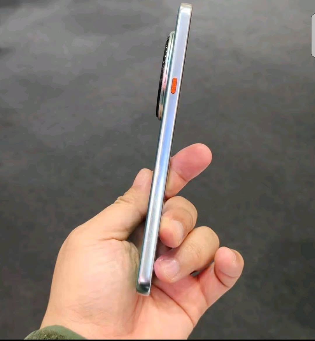 للبيع 350
تكنو كامون  Tecno Camon 40 Premier 5G

ذاكره 256 
كامل ملحقاته

*********** واتساب
