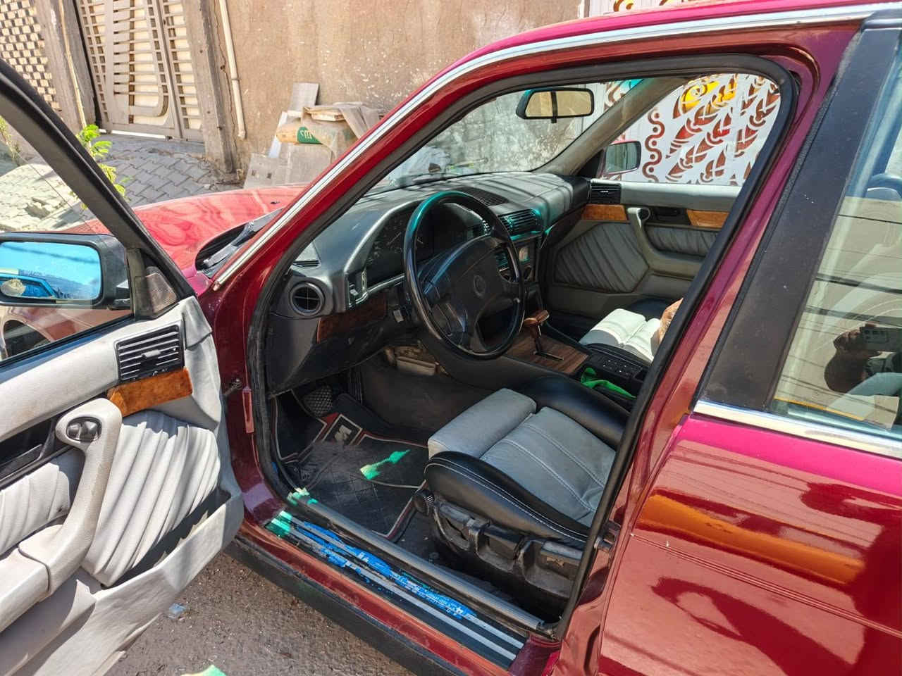 السلام عليكم
 بي ام 525
موديل ١٩٩٢
 مسكر عدل السعر ٦٠ وبيه مجال قليل الاستفسار اتصل على الرقم ***********

