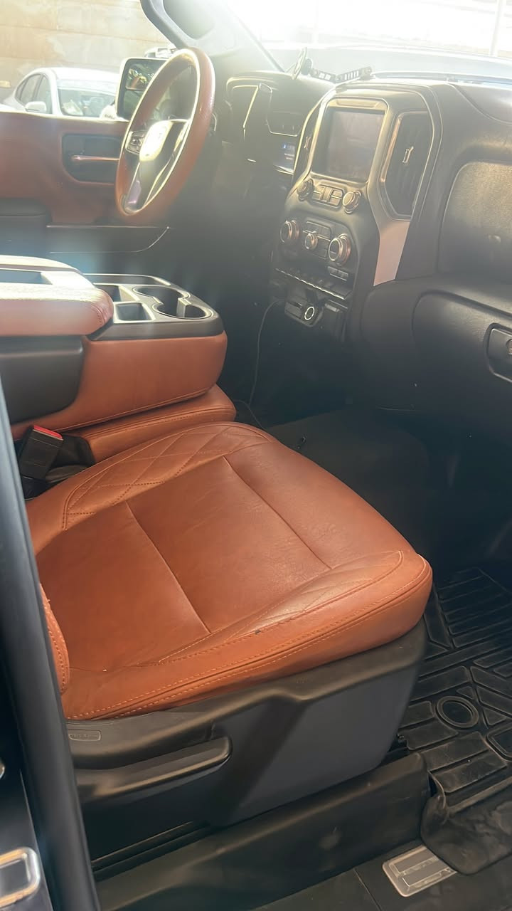 GMC سيرا الفيشين 2021 
باب طويل بدي طويل 
كلين تايتل مكفولة من الصبغ عدا بارد باب الجنطة وبارد بسيط بالجاملغ الايسر
ماشية 73 الف
***********
