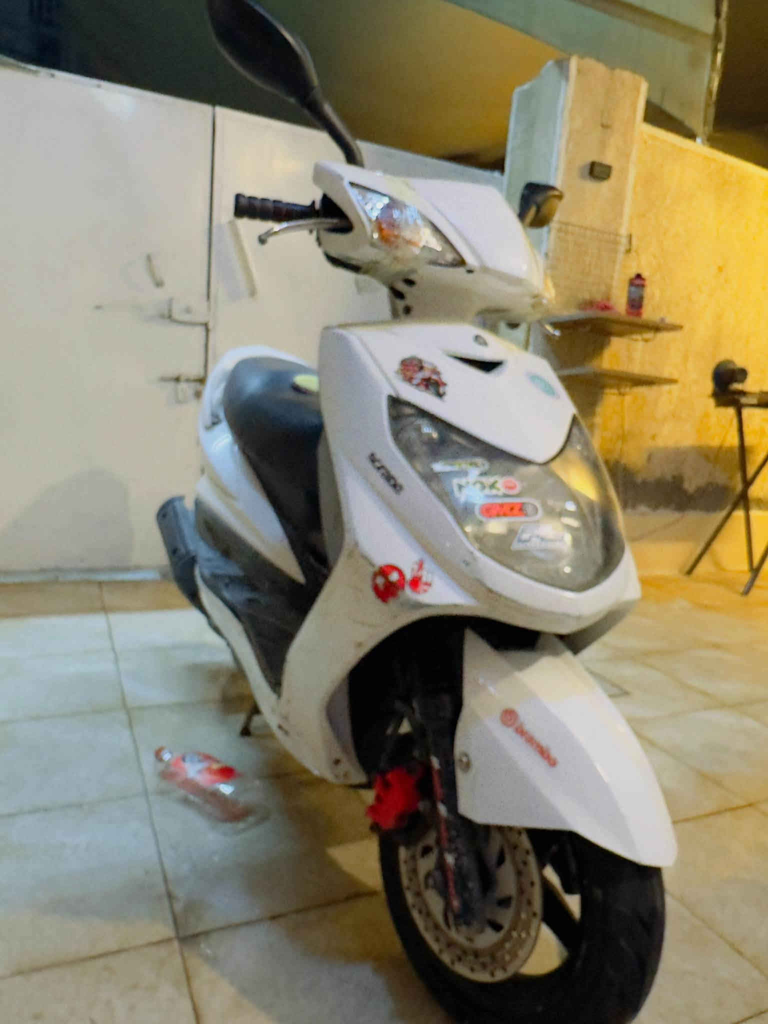 سكنس للبيع نثيه كابريتر دراجه جديده اتخبل مكينه ممفتوحه دراجه شغاله اتخبل بيها كسر بس قطعه وحده شلعه ومعدل مكاني الشعب 
*********** 
السعر 600الف
