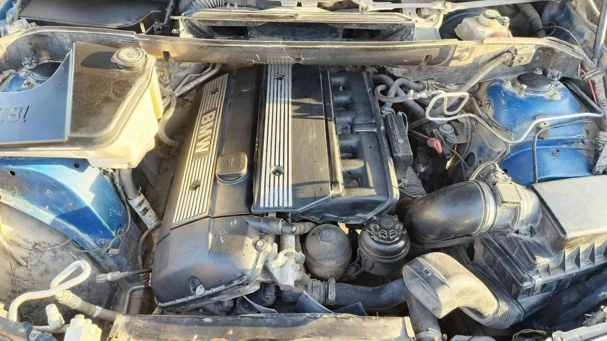 السلام عليكم بيع فقط
للبيع BMW X5 موديل 2001 مكينة 6 سلندر 3000 كير اوتو مسكر دبل فانوس 
شاشة تحكمات السيارة جاهزة 
سلايد روف ترحيب بل مري 
السعر 50 وبيها مجال 
للاستفسار ***********
