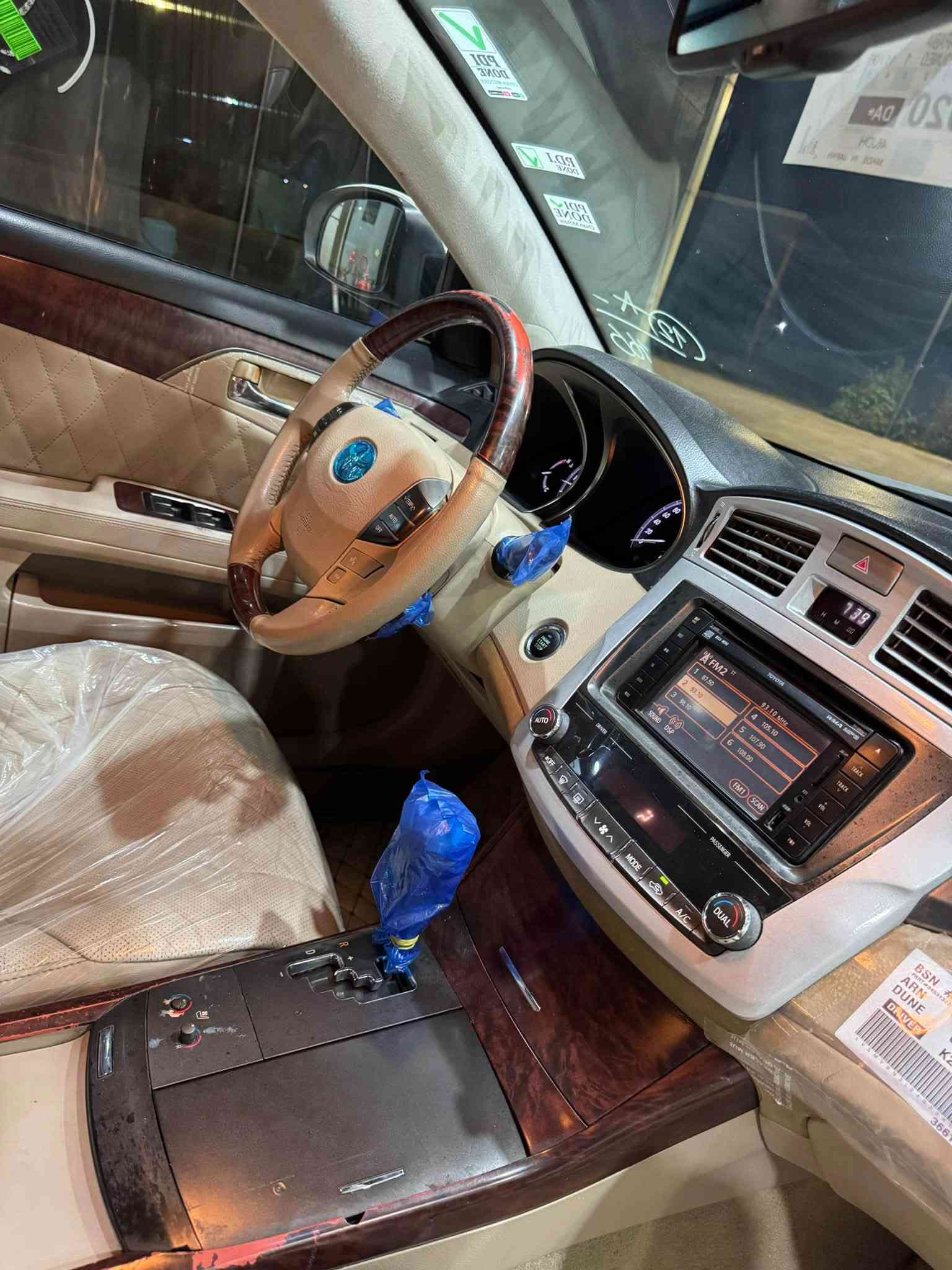 سه رەتا به ناوى خواى كَه ورەو ميهه ربان
 كَه لاوكه ميك مه جال
***********
Toyota avalon 2011/10. Limited
براوەی دوبه ى براوه
مواسه فات خلیجی  ليميتيد فول فول
په رده سلّايتت كوشن كاره با كوشن جلّد و ساردوگەرم
به سمه ٥به سمه
كوشن خەزن
ئاوينه كاره باو ئيشارەت
شاشەو کامیرا 
سه يارەکەبراوەیە
ده حمو ليدرانى پيوه نيه
٤تايهو ويلى لوك لوّك
كامل  ئيمپرى فايه رى بيلادى شەريكه سه يارەكه هه موو گیانى به شەرت ته بريد ساردو كَه رم به شەرت
چرکەی تیانیە کامل توند کراوەتەوە 
هه موو كَيانى جايز كراوه
سەیارەکە پشتی جیی سپیرەکە جئ رافیحەی هەیە  
سەقڤی خۆم جەلاتینم کردوە 
گۆرینەوە ناکەم   جوان بخوینەوە  تیل بکە لە خزمەت دام 
شوين رانيه
***********
