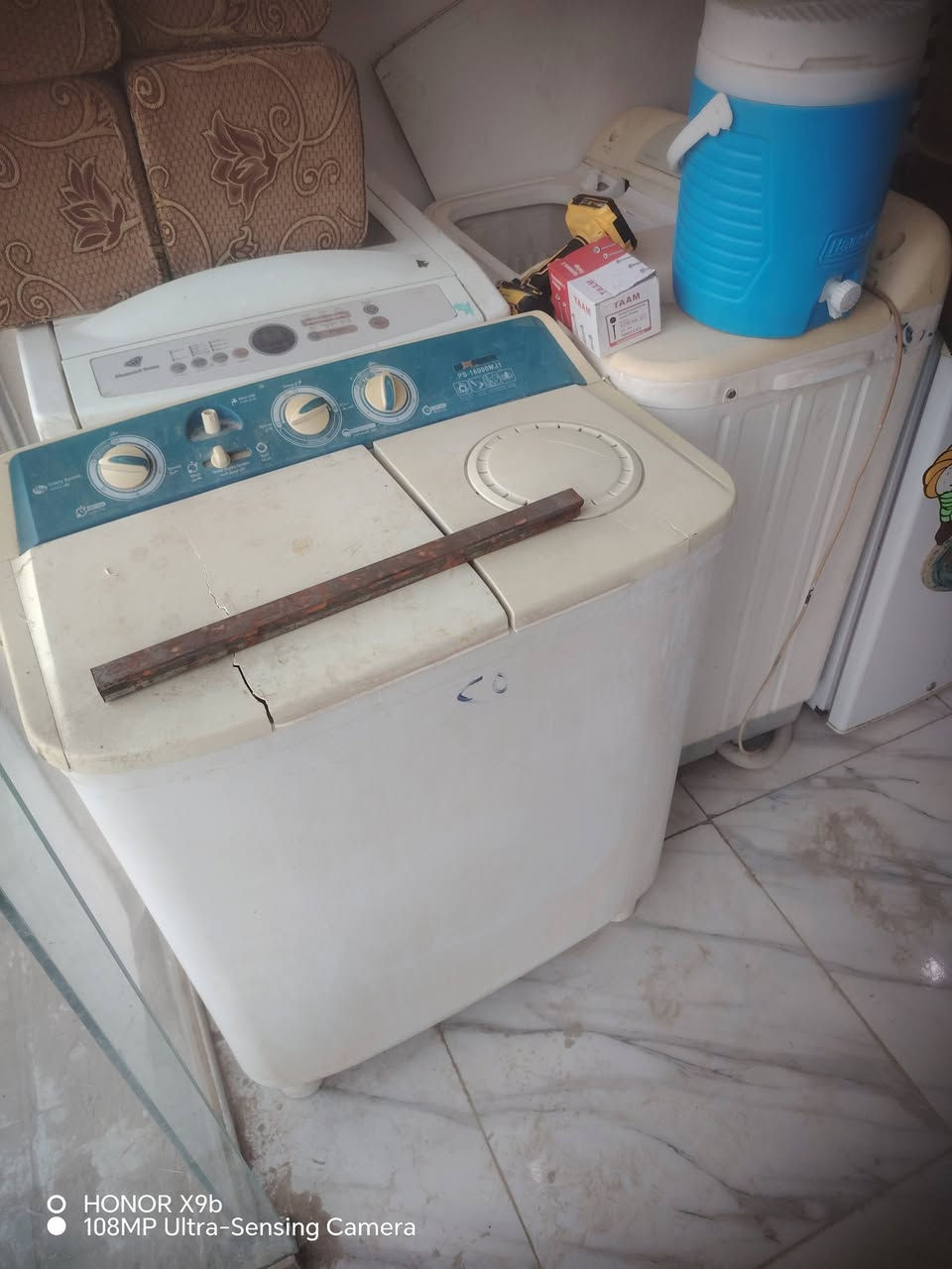 اغراض مستخدمة للبيع 
مبردة حجم صغير شغاله بسعر 55 الف 
شاشة حجم 32 جديد كارتون بسعر 95
مراوح شحن كافة الاحجام بسعر 25 
غسالات فقط غسل شغال بسعر 25 
طبلات كراسي كاروك طفل حجم كبير وحجم صغير باسعار مناسبه للاستفسار ***********

نص مكتوب في الصور:
- HONOR X9b
- 108MP Ultra-Sensing Camera
- HONOR X9b 108MP Ultra-Sensing Camera
- O HONOR X9b