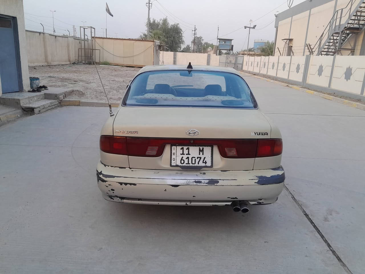 هونداي سوناتا صالون موديل ١٩٩٥.اللون رصاصي  .السعر(٥٠)وبيها مجال.  للاستفسار. ***********/***********.
