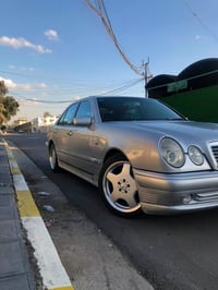 السيارة للبيع او مراوس حسب القناعة مارسيدس ام عيون موديل ١٩٩٧ E420 V8 ...