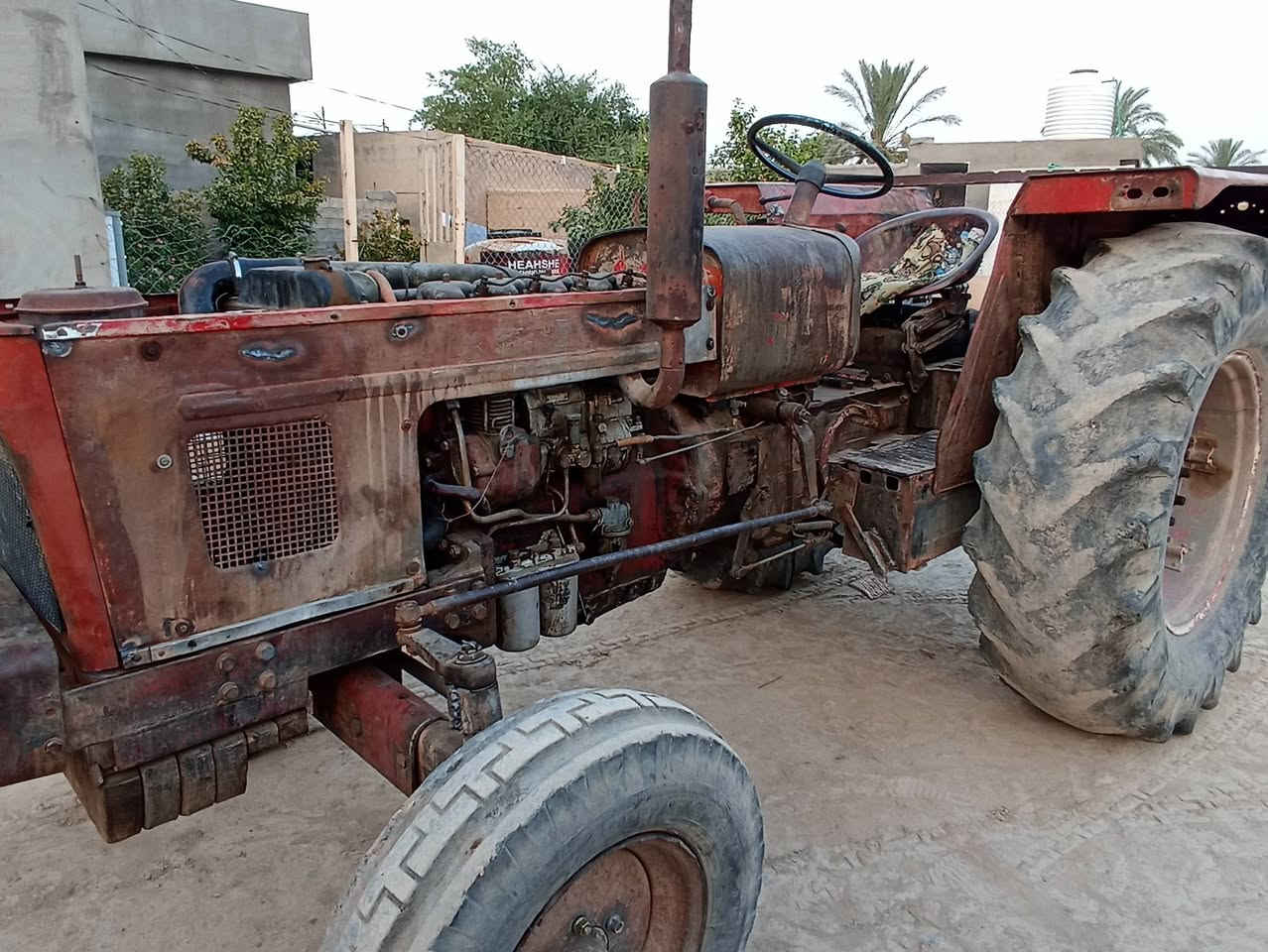 السلام عليكم مكينه عنتر للبيع موديل 87 مجفته جديد كير هدروليك كله شرط بيها سنويه  السعر 4700. المكان ديالى ***********
