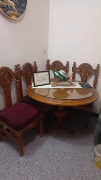 ميز طعام • بالحريه