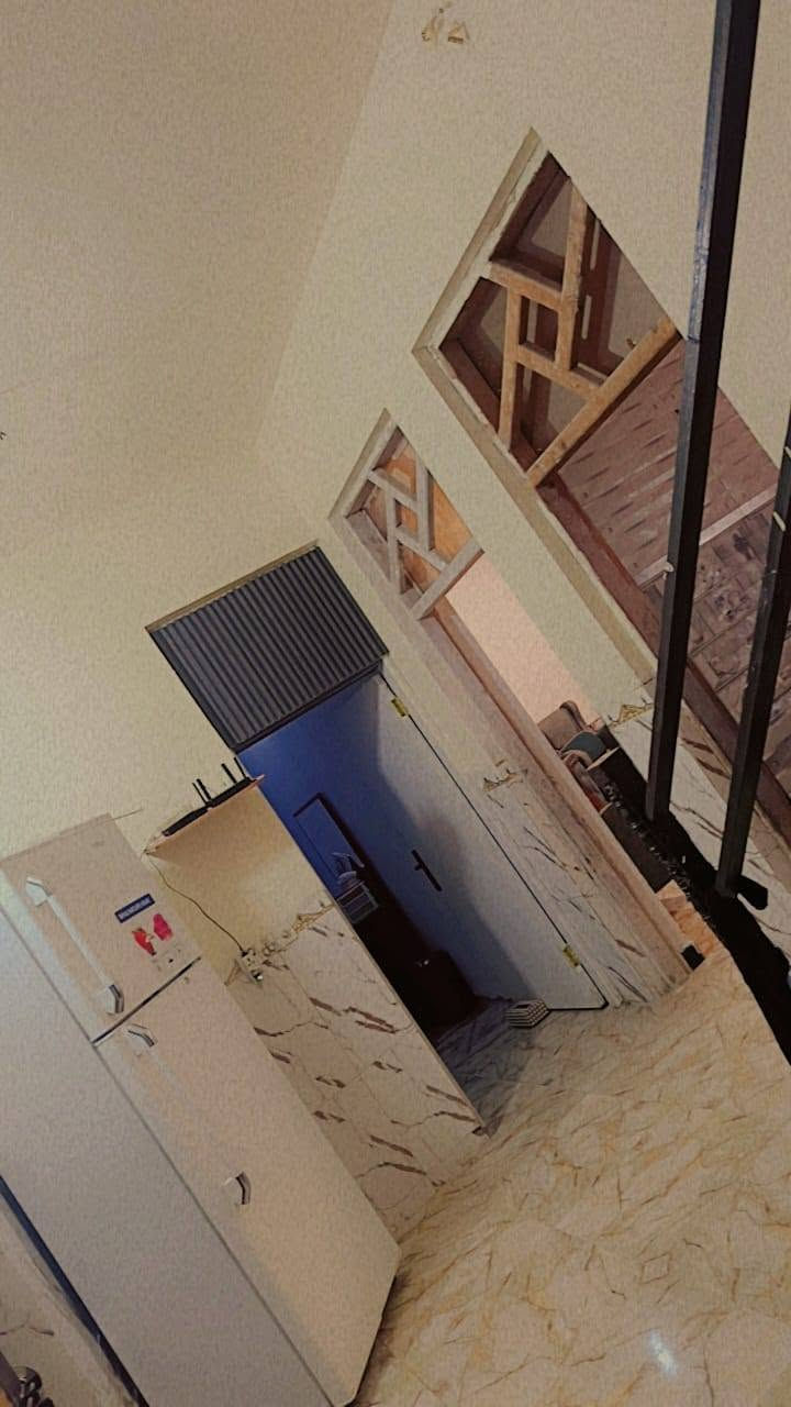 السلام عليكم للبيع المساحه 100 متر10في10 العنوان الشعب حي المهندسين محتوياته
غرفه 5في5
استقبال6في4
مطبخ وحولي وصحيات وانتو بكرامه
للاستفسار خاص او اتصال
*********** 
علما المنطقه كامله الخدمات من ماء وصرف صحي وتبليط وارصفه

