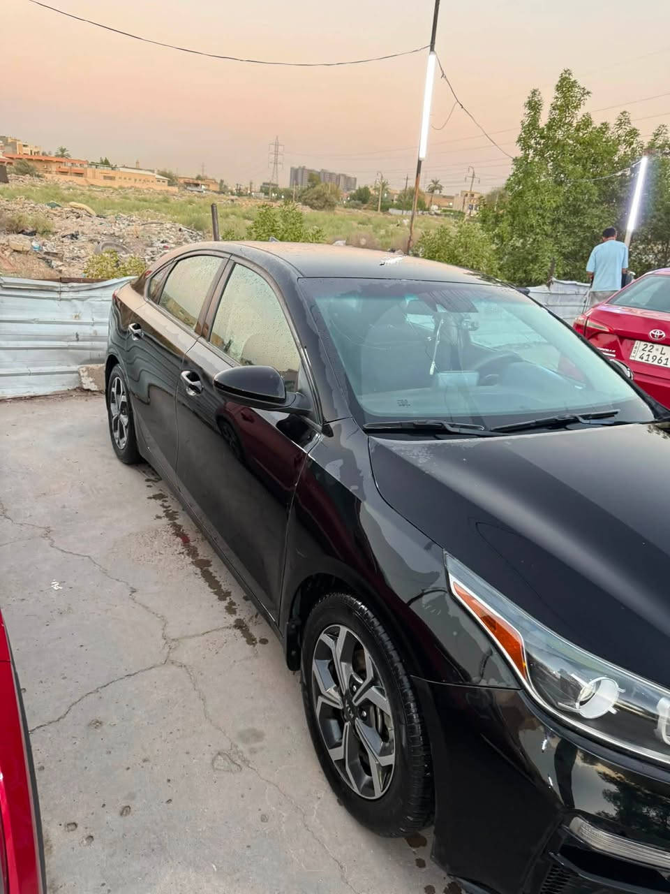 السلام عليكم كيا فورتي موديل 20 للبيع سيارة وارد امريكي حادثها قطعة وحدة حافة البنيد بدون ايرباك محرك 2000 دوش كير محور AT 
مواصفات السيارة عادي ماشية 47 الف ميل رقم بغداد باسمي ادامة كاملة كلشي 
بالعراق 3 قطع بارد شي بسيط موضح بالصور المنشورة 
مكان السيارة بغداد حي الاعلام 
السعر 124 وبي مجال بسيط
نقص فقط شاشة عدا ذلك مكفولة من كلشي 
للتواصل والاستفسار ***********
