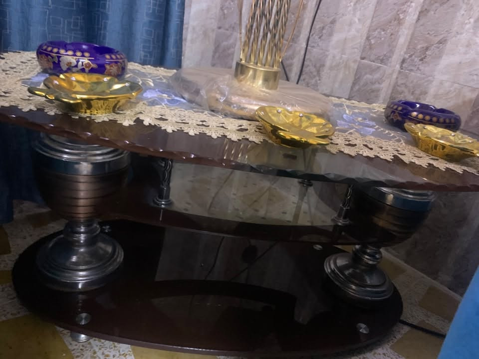 اسلام عليكم اربع طبلات وميز  مستخدم شي قليل سعر ٧٥الف تواصل عل رقم ***********
