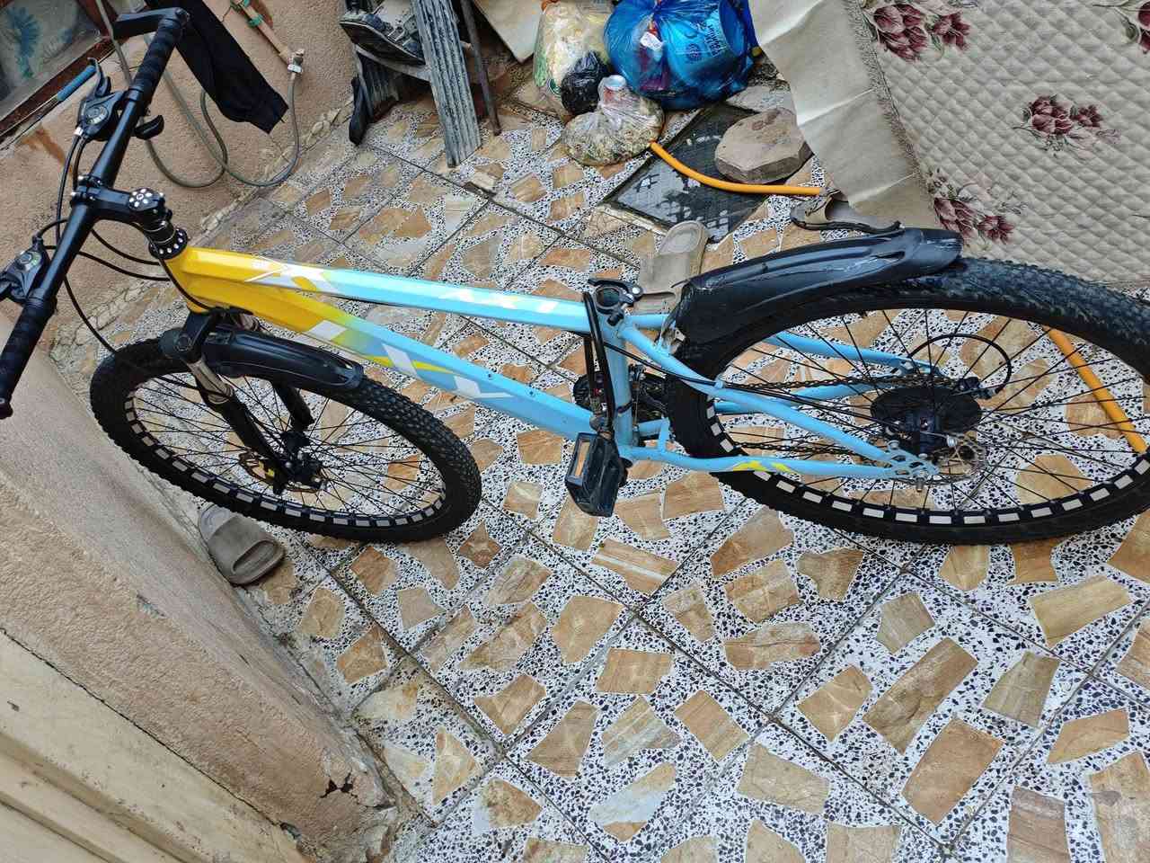 بيسكل رياضي  بيسكل نضيف جدا بي دبلات شغلات  مشكلاتين البدلة ماتشتغل وبريك الخلفي   بيسكل خذتة ١٢٠ وحالين اريدة 85. قفل. قفل. مكان ناصرية  حي العسكري رقم واتساب *********** واتساب. ومازجر موجودين
