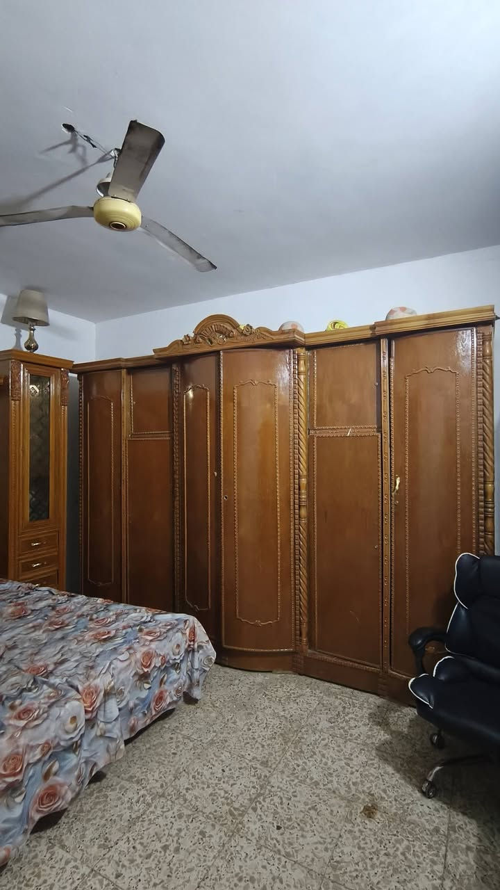 غرفة اخشاب • ٨ قطع • نضيفه