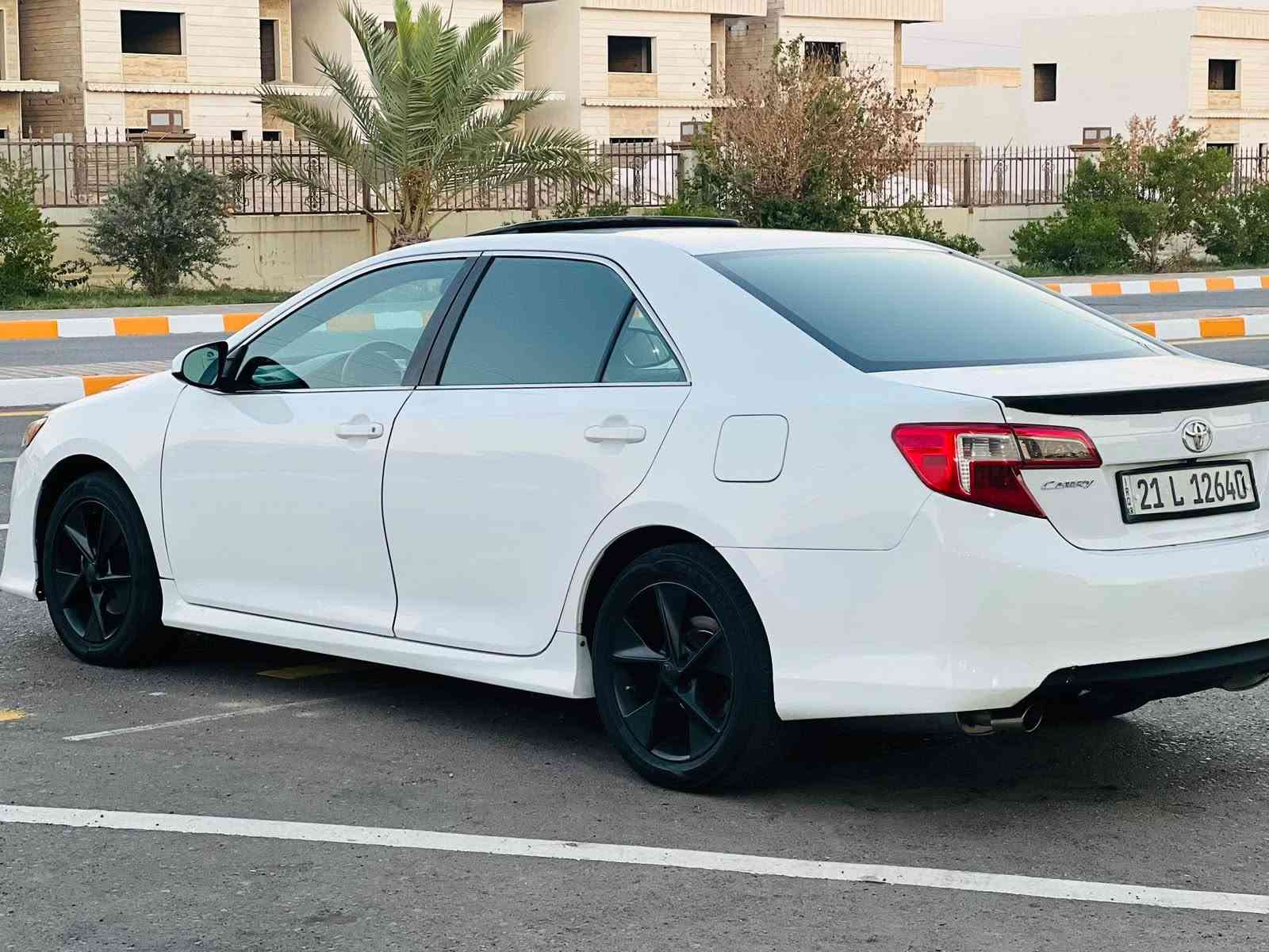 كامري موديل 2012 فول
ابيض ثلجي رقم سليمانية شرط التحويل والغرامات 
وارد امريكي صبغ قطعتين
محرك كير شرط تبريد ثلج
كزوزين كشنات جلد مطعم بمخمل
تحكم ستيرن و مثبت سرعة وتحديد مسار
شفتات كير بالستيرن
كشن كهربائي
سلايت 
لايت زنون
السعر 115 وبيها مجال للطيبين
تجي تشوف السيارة وتدلل 
مكاني صلاح الدين تكريت
رقم الهاتف***********

