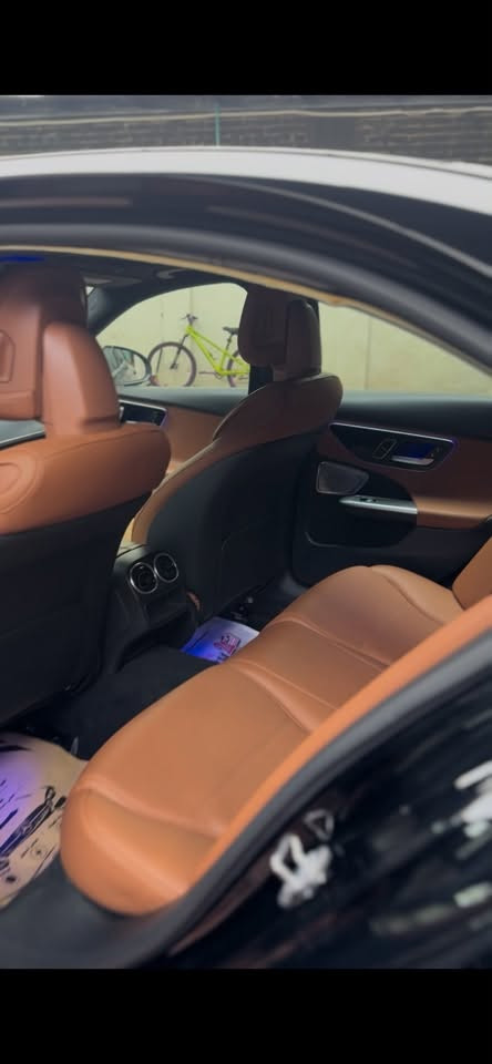 مرسيدس C-Class (C300 2024) | 🖤🔥
ماشية 35 الف مايل 
✨ المواصفات:
📤داتا شو كبير 
 • ⚙️ محرك 4 سلندر تيربو 2000
 • 🏎️ كير أوتوماتيك 9 سرعات + شفتات ستيرن
 • 🛋️ كراسي كهربائية مع تدفئة ومساج
 • 🌅 بانوراما + إنارة داخلية 64 لون
 • 📸 كاميرات 360° وحساسات أمامية/خلفية/جانبية
 • 🔊 نظام صوت Burmester عدد 15 سماعة
 • 🅿️ اصطفاف أوتوماتيكي
 • 📱 شاحن وايرلس
⚠️ الحالة: البنيد فقط صبغ بدون شواصي 
السعر: 31 الف دولار 
مكان تواجد السيارة: بغداد 
رقم صاحب السيارة: ***********
