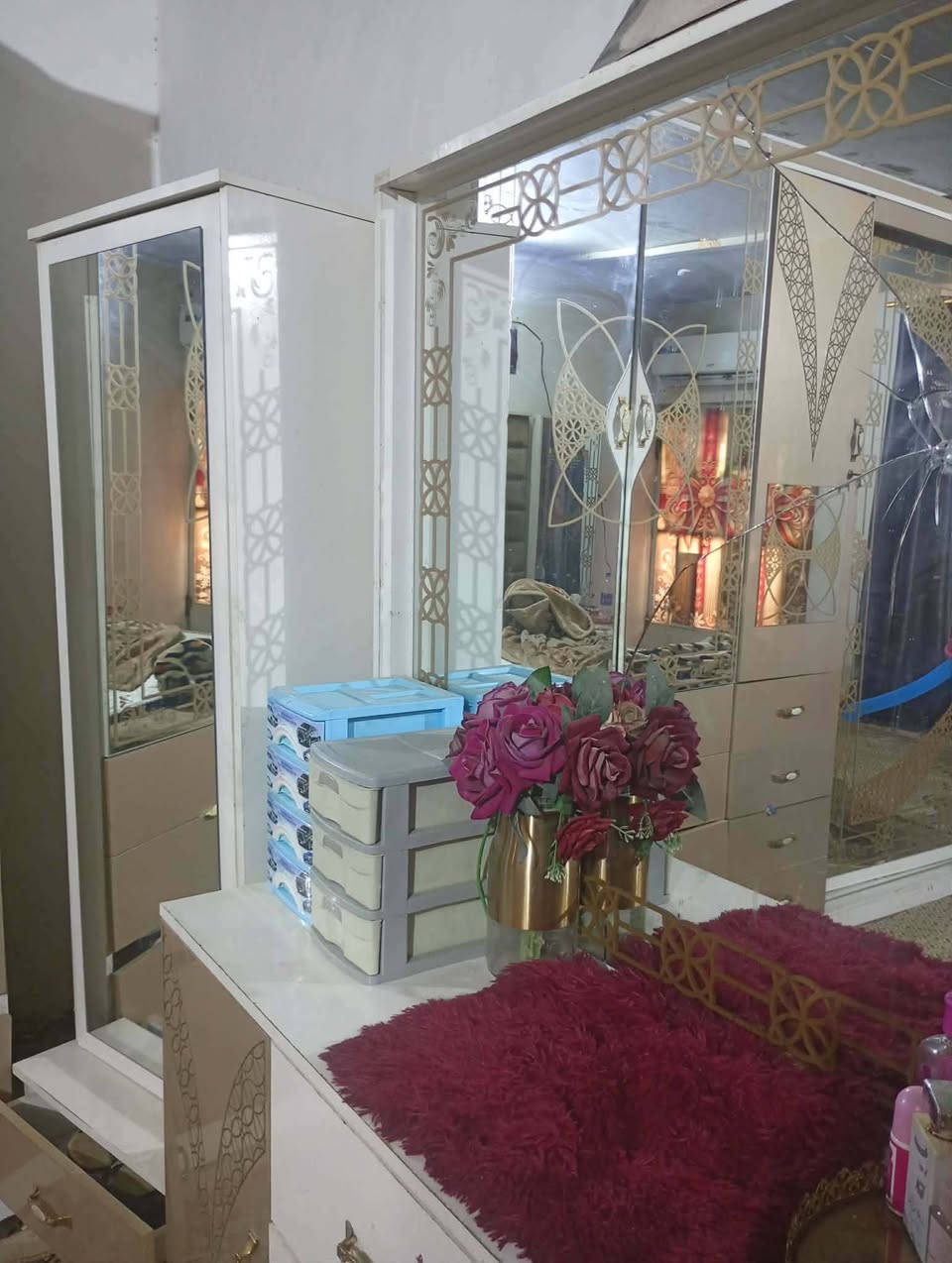 سلام عليكم غرفه نوم 11قطعه مستعمله مكااني زعفرانيه ***********
