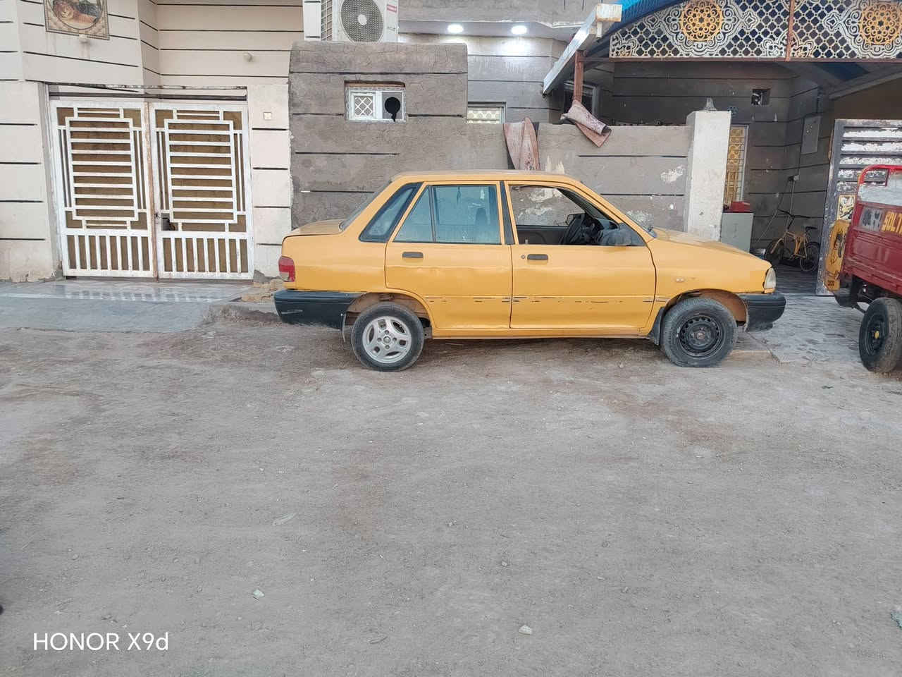 سلام عليكم سايبه للبيع كوم حديد سنويه ضايعه مابيها اي مستمسك سعر مليون ***********

نص مكتوب في الصور:
- HONOR X9d