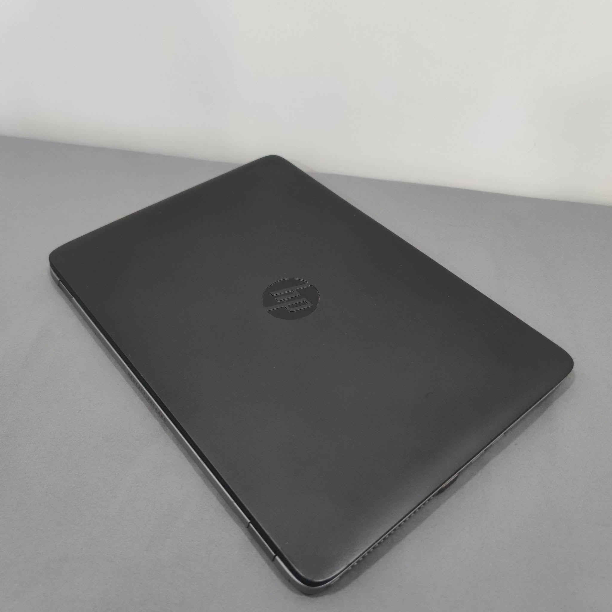 لابتوب نوع hp elite book
معالج cori7 من الجيل الرابع 
رام 8 كيكا  
هارد من نوع SSD بسعه 256
حجم الشاشه 14 انج تدعم اللمس 
كيبورد ضوئي عربي انكليزي ليزري
باتري يوفر 3 ساعات
ويندوز 10 برو
ملحقات الشاحن الاصلي مع ماوس هديه
السعر 200,000 
متوفر توصيل لجميع المحافظات 
متوفر واتساب ***********
