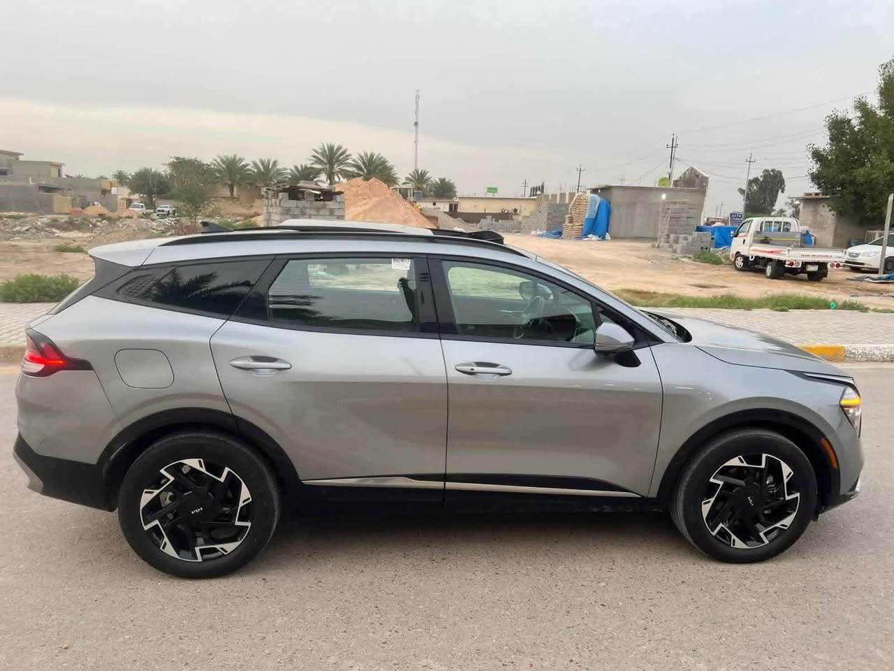 KIA SPORTAGE PLUG-IN  HYBRID SX 2024
📍السياره موجوده في بغداد للتواصل  ***********

كيا سبورتج  هايبرد + بلكن SX 2024 برستيج 
المسافة المقطوعه 45940mi
اللون .سلفر 
محرك. 1600 تيربو هايبرد 
الموديل 2024
مرقم بغداد 

                  ======= الاضافات👇👇 ======
  
فتحة بانوراما 
شاشة كبيره نفكيشن 
رادار امامي
 مانع تصادم
مانع انزلاق 
تحديد مسرب .
نقطة عمياء .
تصحيح مسار 
بصمه تشغيل 
بصمه ابواب 
كاميرا خلفيه 
كاميرا عداد 5 
كاميرا 360
طارة مدفية 
تشغيل عن بعد سياره 
كراسي مدفية + مبرد 
كراسي كهرباء عداد 2 
كراسي جلد 
كراسي ذاكره 
كراسي 5 راكب 
مثبت سرعة
تحكم ستيرن
شاحن وايرلس
هاند بريك كهربائي
حساسات خلفيه + اماميه 
حساسات مانع تجاوز 
ويل قياس 19
دفع رباعي 
باب خلفي كهرباء 
اضويه امامي زنون LED
اضويه خلفيه LED
كشافات LED
دفع رباعي 4X4
نظام GPS+خرائط 
كندشن مركزي امامي او خلفي 
وبلوتوث 
مدخل USB+ AUX
تحريك السيارة عن طريق البصمة 

🚗🚗حادث السياره كما موضح في الصور 🚗🚗

 

للتواصل  / ***********
