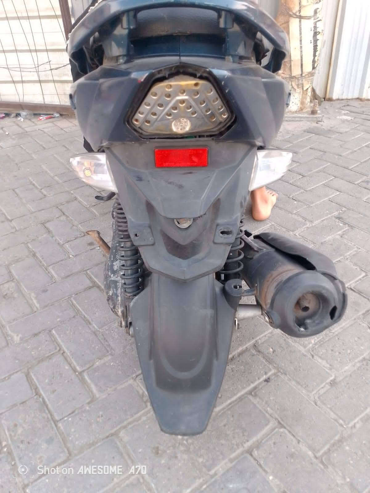 سلام عليكم جتي ار كوم حديد كاطعه ناريه هيه
نقصها دشبول وسواد دشبول 
حتلو تريد منها قطع ابيع قيم واخذ

نص مكتوب في الصور:
- Shot on AWESOME A70
- Shot on Tab11