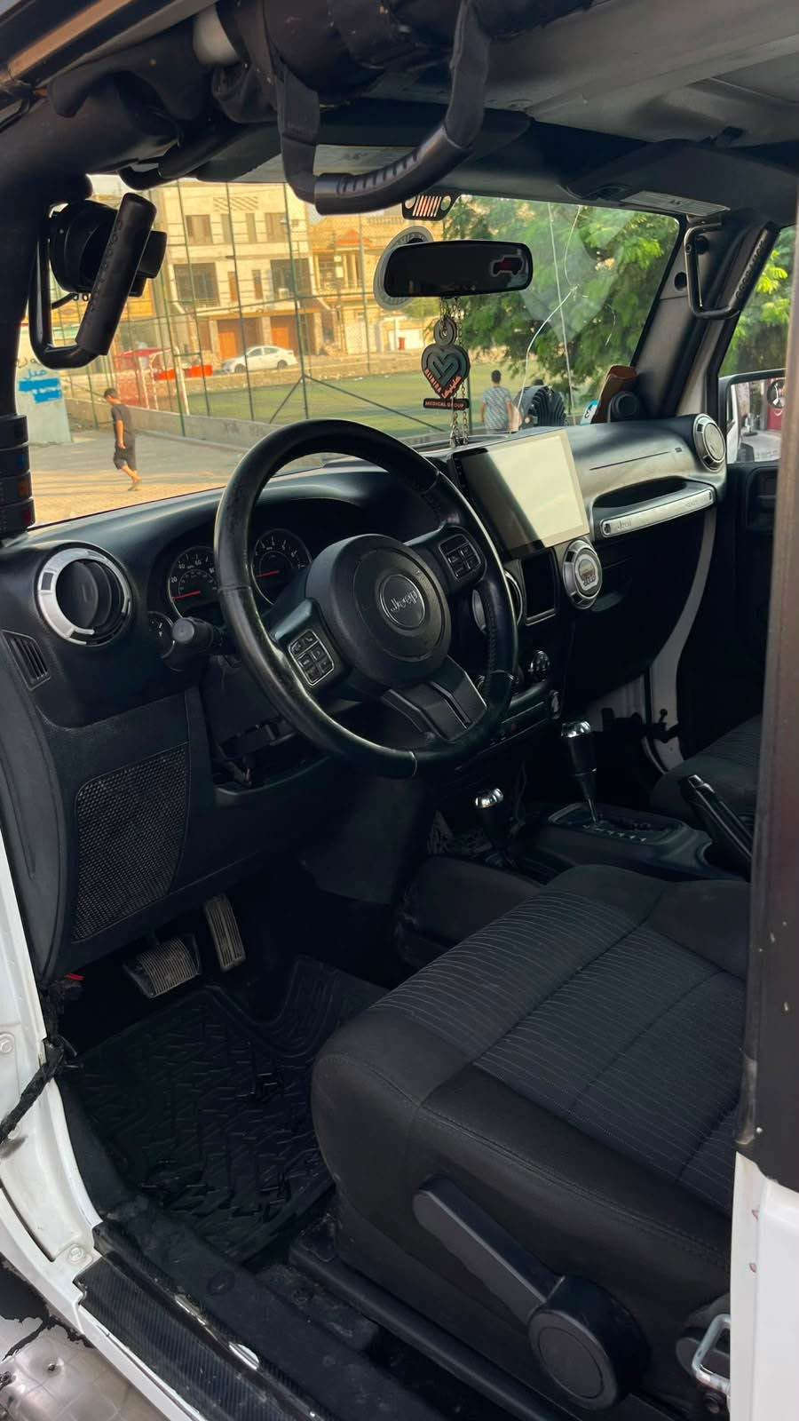 Jeep wrangler 2011 sahara 
Sharika harlm
138,000 roshtwa 
Ger w makina  ba shart 
Sayaraki mak w be masrufa 
Nrxi 130 mahamala 
Gorinawa nakam 
*********** أربيل, العراق

نص مكتوب في الصور:
- ***********
- VOGUE.DETAILING
- VOGUE_DETAILING
- VOGUEDETAILING