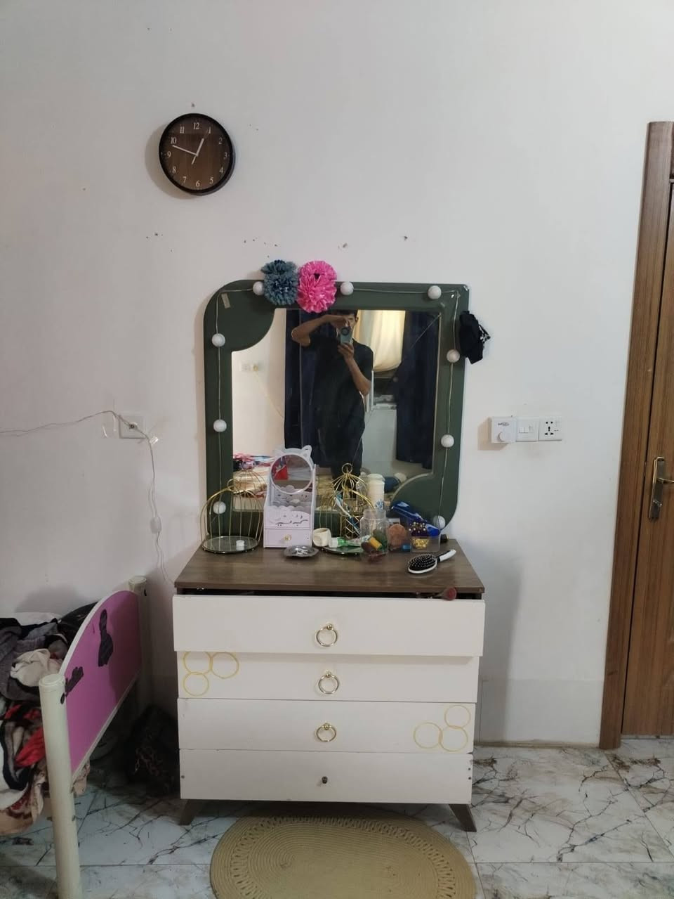 السلام عليكم عندي هاذ كنتور عدد٢ وجربايه اطفال ومبرده  وميز تواليت للبيع مستعجل عليهن مكاني تكريت ***********
