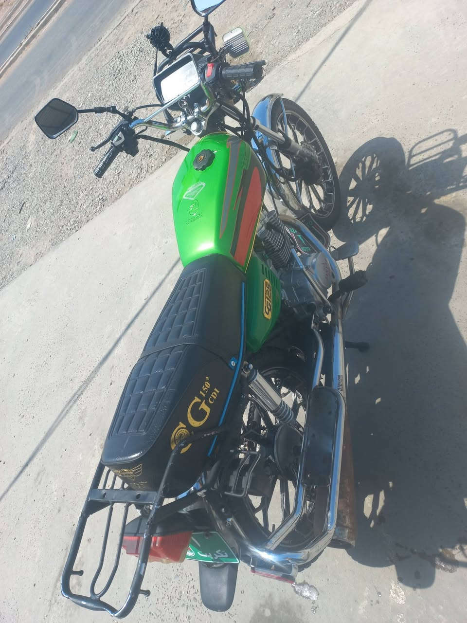 سلام عليكم 
للبيع دراجه سيفان موديل2023محرك200cc
محرك مبدل فقط ولفات 
صلنصه كاتم 
مزوج بلايتت
محرك كير بشرط
كهربائية كلها شغاله 
سلف هندر شغال 
لايت شغال 
الدراجه كله شرط 
مكاني بيجي 
***********
السعر المطلوب 490وبي مجال للطيبين
عيد وكرر مكاني بيجي
