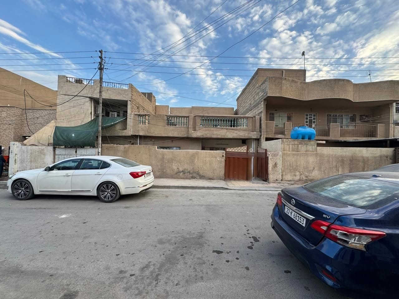 السلام عليكم بتوفر لدينا بيت للايجار بمساحه 200 متر خلف مطعم ريلاكس
طابقين بيت يحتوي على اربع غرف نوم زائد خدمات فوق جوه 
بيت نضيف و مرتب  البيت الإستفتار مراجعة مكتب 
*********** نستقبل كافه العروض بيع او للايجار والسلام عليكم ورحمه الله وبركاته
