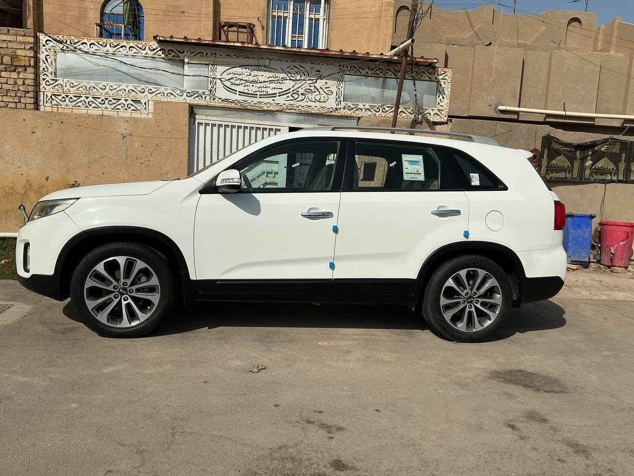 🚘 للبيع :سورنتو 2014 شكل  2015
🔹، وارد خليجي، فول ما عدا البانوراما.
🔹 7 راكب
🔹 محرك 6 سلندر
🔹 تبريد 3 قطع
🔹مثبت سرعه 
🔹 شفط + إشارات بالمرايات
🔹 بصمة تشغيل + بصمة أبواب وصندوق
🔹 بردات خلفية
🔹 حساسات أمامي وخلفي
🔹 كاميرا خلفية
🔹 نظام ECO وعادي
🔹 شاشة لمس
🔹 كشن السائق كهرباء
🔹 ماشية 220,000 كم
🔹 مشروع وطني، باسمي
🔹 بيها باب مرشوش
🔹 المحرك مبدل بيه كازكيت
💰 السعر: 175 ورقة بيها مجال 
🔄 أو مراوس جيب او سورنتو2020 وفوك
📍 المكان: ذي قار – قضاء الشطرة
📱 واتساب فقط: ***********
