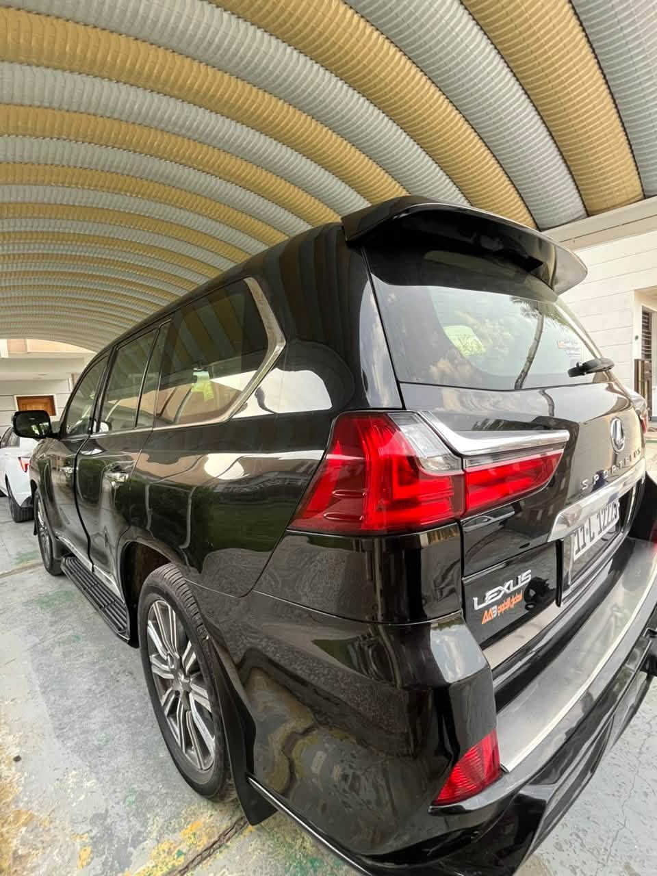 لكزس LX 570 • ٢٠١٧ • ٩٤ الف