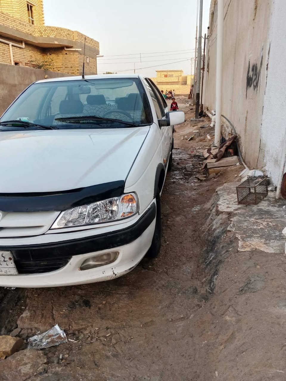 السلام عليكم
بيجو بارص 2015 استلمها بيدي من الشركة (الإسكندرية) 
السيارة جاهزة وعلى ايدي وما بيها اي نقص 
مكاني الناصرية قضاء الشطرة 
السعر 40 وبيها مجال بسيط 
للتواصل 
***********
