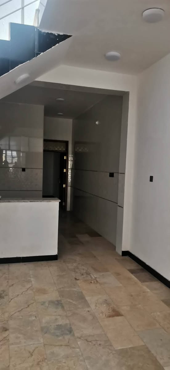 🏠 دار للبيع في النجف - الجديدة الثالثة
🏠المساحة: 108 متر مربع.

* حالة البناء: بناء جديد 2025 . 
*  جاهز للسكن. 
يتكون من :
1 غرف نوم 
صالة 
استقبال 
مطبخ 

*الموقع: النجف الجديدة الثالثة - قريب  شارع أبو صخير وقريب من شارع المدينة.

📞 للتواصل والاستفسار عبر الواتساب مباشرة:اضغط على الرقم أو راسلنا:***********
