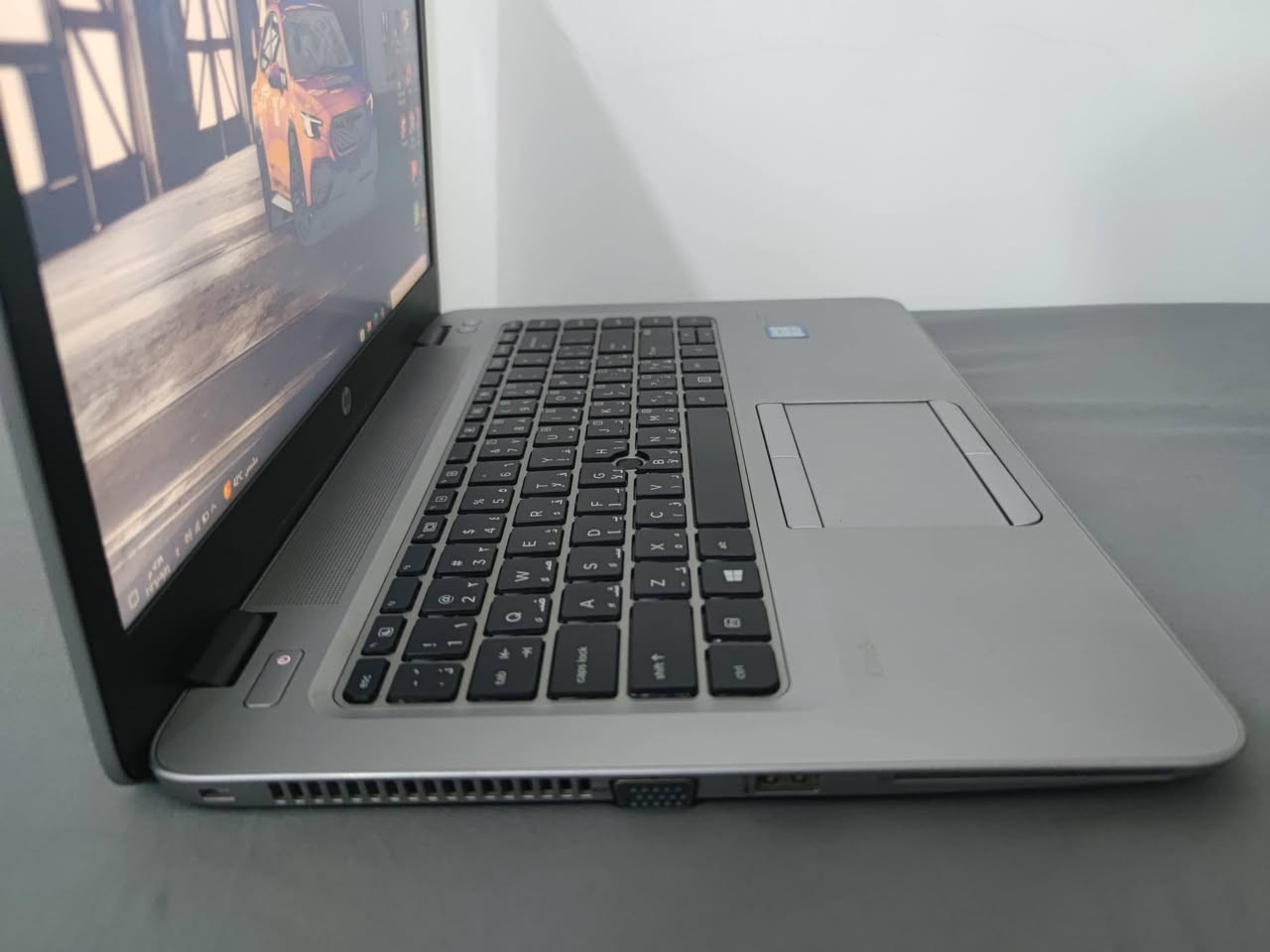 لابتوب من شركة hp سوبر سلم
1️⃣المعالج:Intel Core i5  من الجيل السابع 7th

2️⃣الذاكرة العشوائية (RAM): بسعة 8 كيكا قابل للتطوير 

3️⃣الهارد : من نوع SSD  بسعة 256 كيكا قابل للتطوير 

4️⃣الشاشة: بحجم  14  بدقة Full HD 

5️⃣باتري ليثيوم يوفر ثلاث ساعات 

6️⃣ كيبورد عربي انكليزي ليزري 

7️⃣ نظام التشغيل ويندوز 10 

متوفر توصيل لجميع محافظات 

للتواصل عبر واتساب ***********
