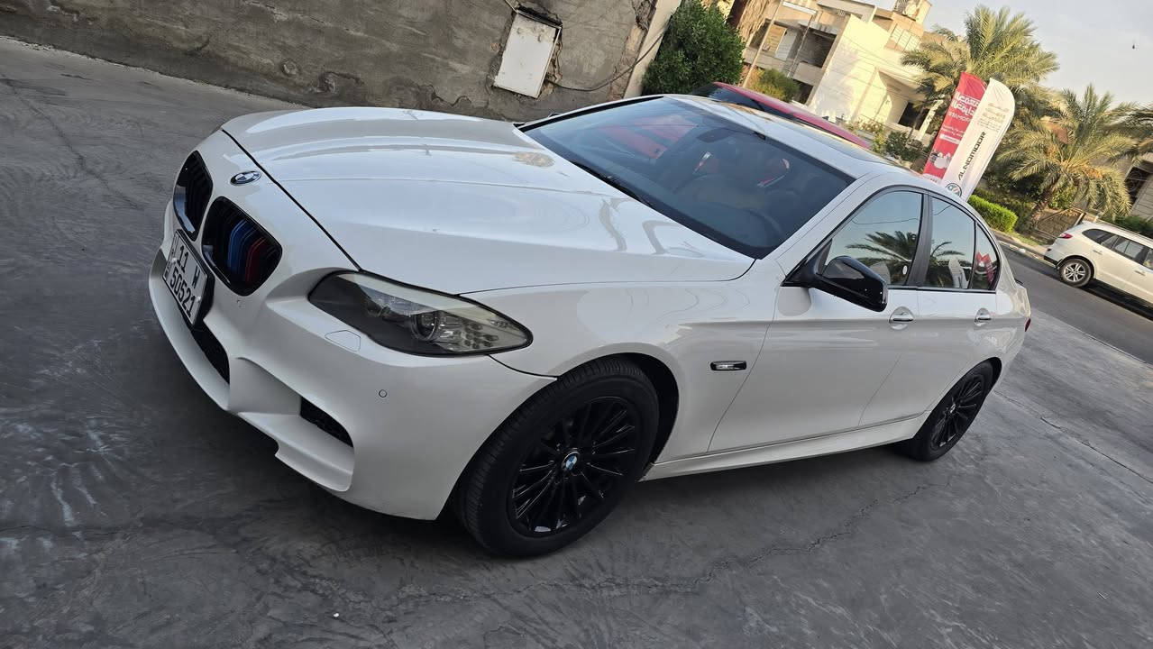 بي ام F10 حجم 535i كير محرك مكفول محرك 6v سلندر تخم تاير تبريد ثلج صدرها جديد سياره جاهزه من كلشي 
بيها فقط جاملغ صبغ السعر 145 مكاني بغداد 
الاستفسار ***********
