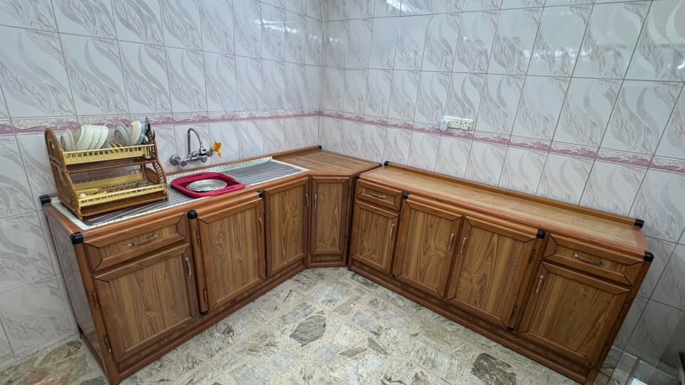 مرحـباً ..

عارضيـن هذا الكاونتـر بدون ملحـق للبيـع السـعر ٣٥٠ ألف وبـي مجال بعد

طول السنك مع الزاوية ٢٢٥ سم
والباقي ١٨٠ سم 
العرض ٥٠ سم

للتواصل او الاتصال على هذه الارقام 

*********** 
***********

العنوان بغداد/ الغدير
