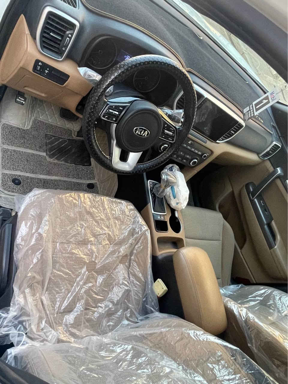السلام عليكم سبورتج مديل 2020رقم اربيل جديد سياره جديده استعمال شخصي ماشيه 95
سعر190وبيها مجال 
مكان بصره 
الرقم :*********** Singapore
